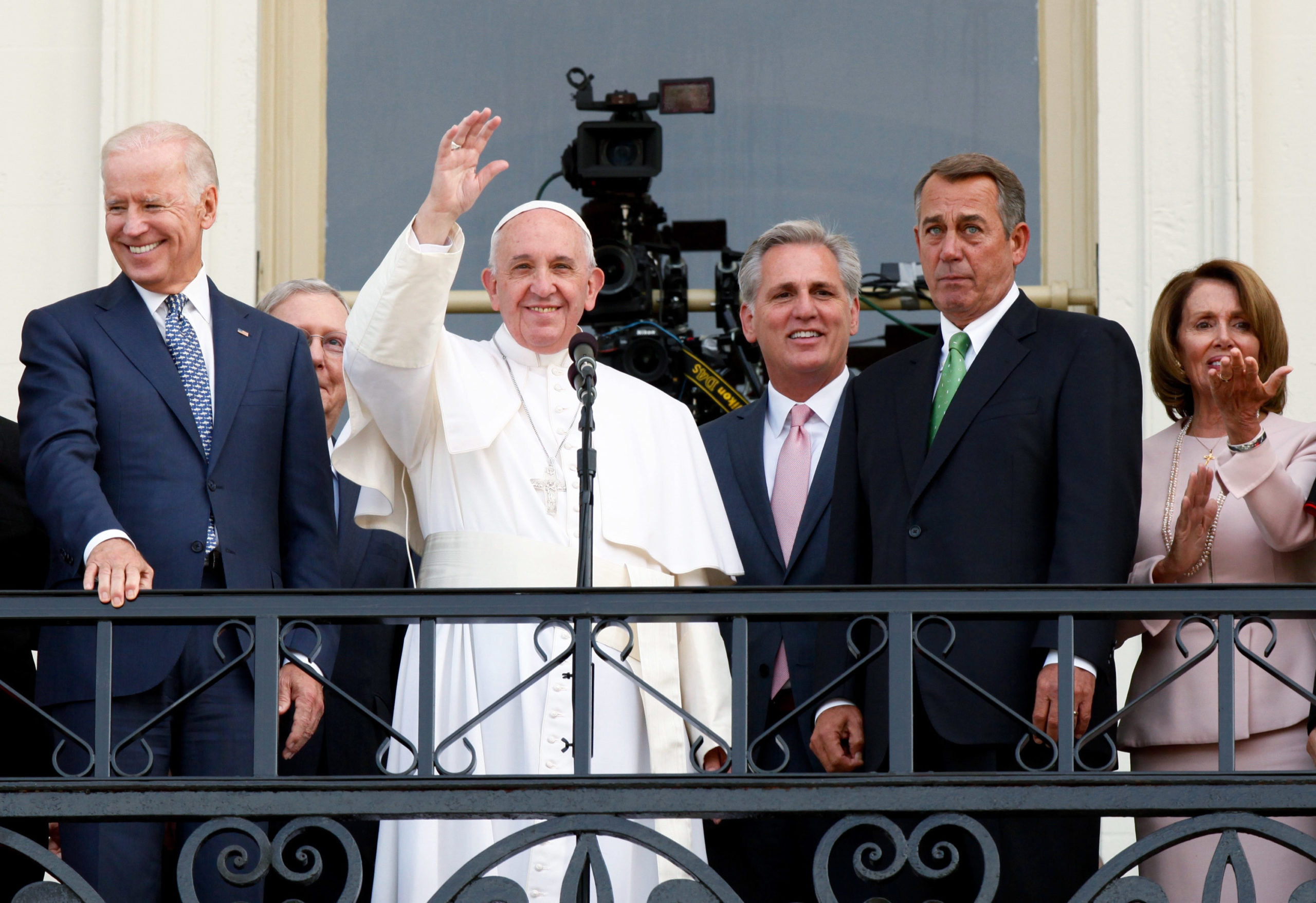 WASHINGTON, DC - SEPTEMBER 24: Pope Francis (2nd L) waves to crowd from the balcony of the US Capitol building, after his address to a joint meeting of the U.S. Congress as (L to R) U.S. Vice President Joe Biden, House Majority Leader Kevin McCarthy (R-CA), Speaker of the House John Boehner (R-OH) and House Democratic Leader Rep. Nancy Pelosi (D-CA) look on September 24, 2015 in Washington, D.C. Pope Francis, the first pope to address a joint meeting of Congress, will finish his tour of Washington later today before traveling to New York City. (Photo by Evy Mages/Getty Images)