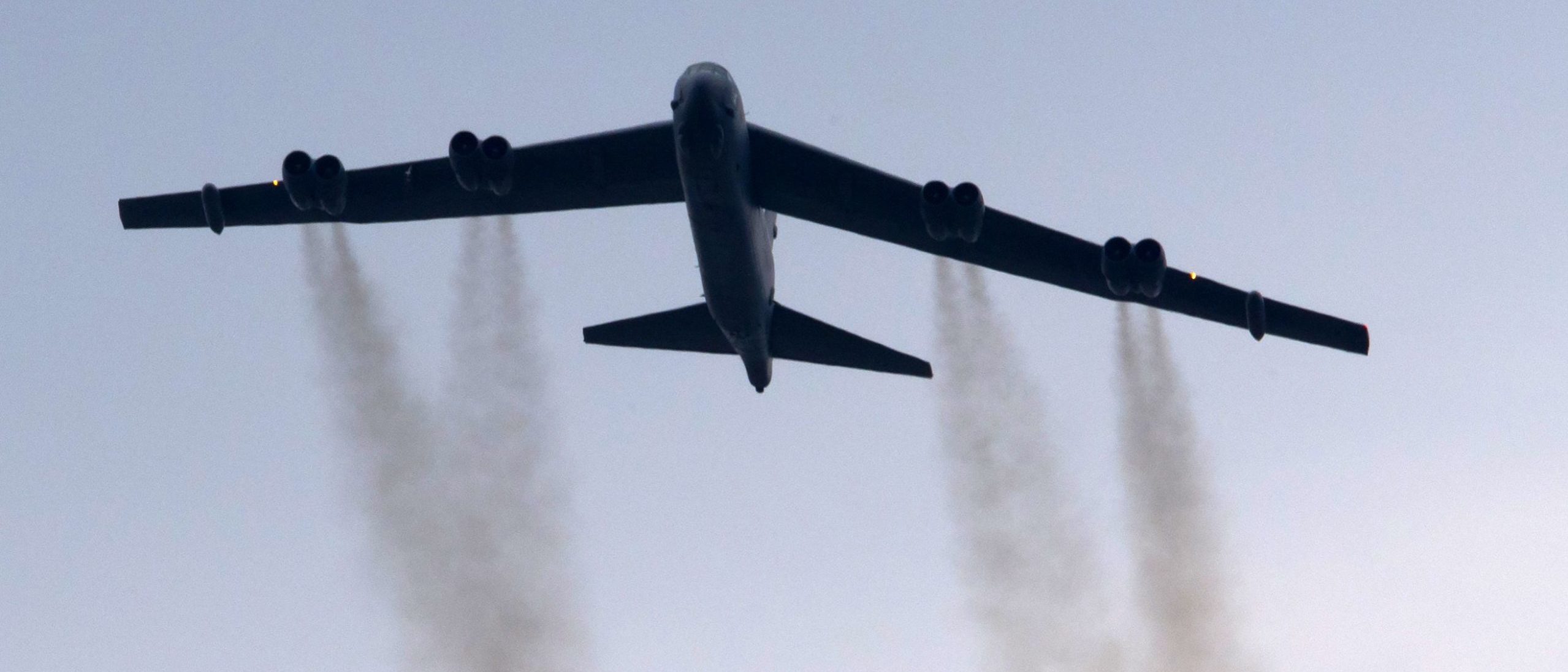 us-flies-b-52-bomber-over-persian-gulf-for-6th-time-since-november