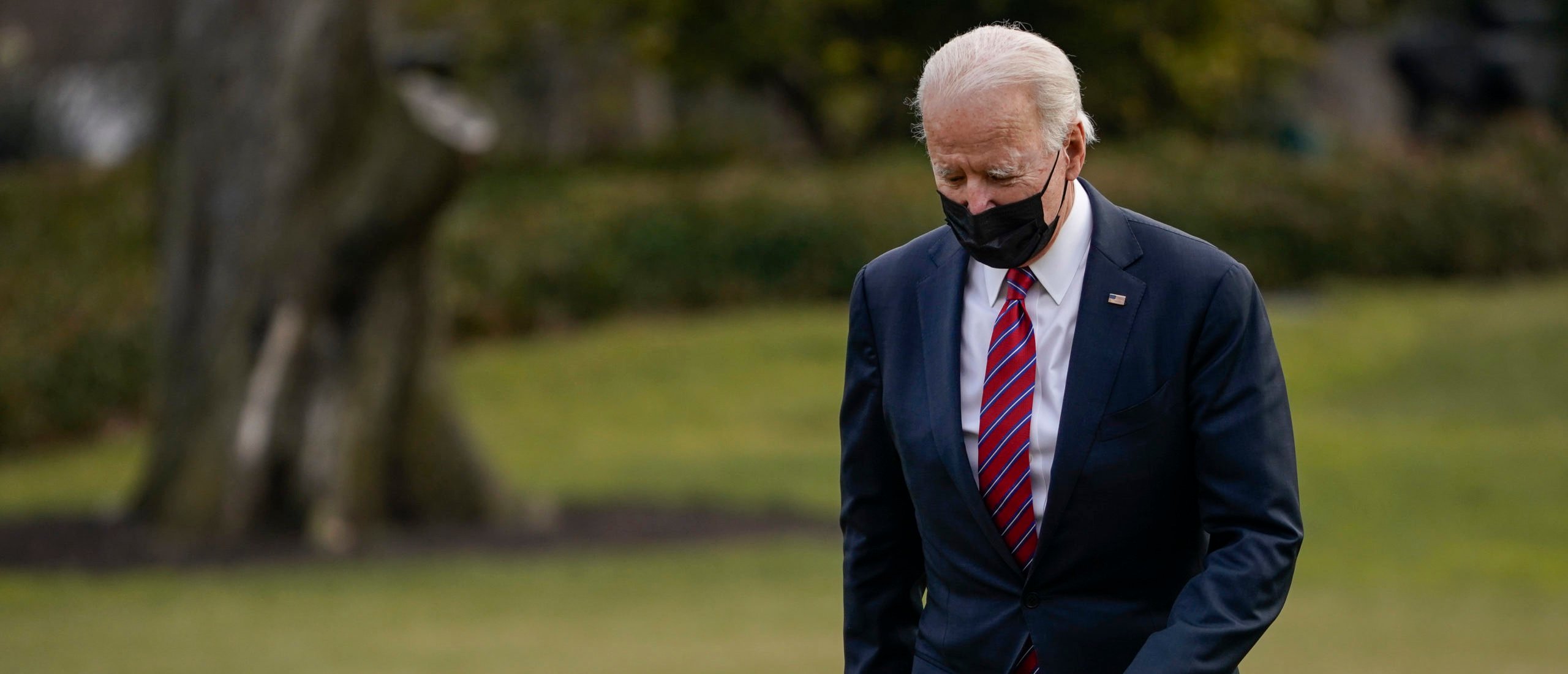 WASHINGTON, DC - JANUARY 29: U.S. President Joe Biden walks to the White House residence upon exiting Marine One on January 29, 2021 in Washington, DC. President Biden traveled to Walter Reed National Military Medical Center to visit with wounded service members. (Photo by Drew Angerer/Getty Images)
