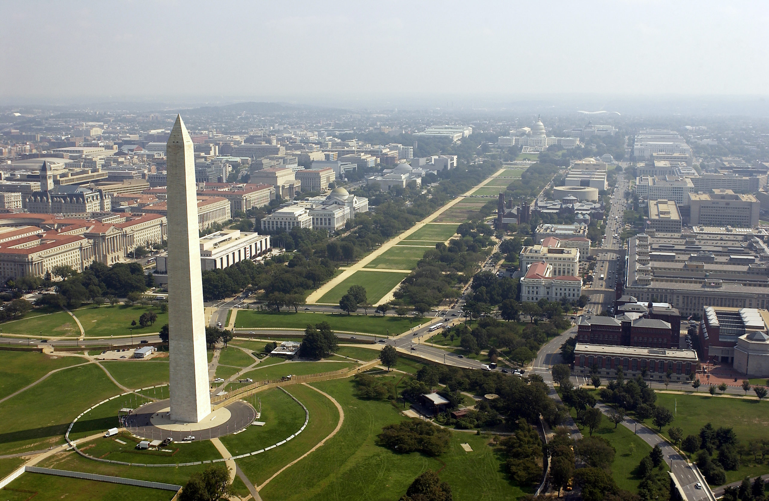 ARLINGTON, VA - SEPTEMBER 26: Aerial photo of the Washington Memorial with the Capitol in the background in Washington D.C. on September 26, 2003. (Photo by Andy Dunaway/USAF via Getty Images)