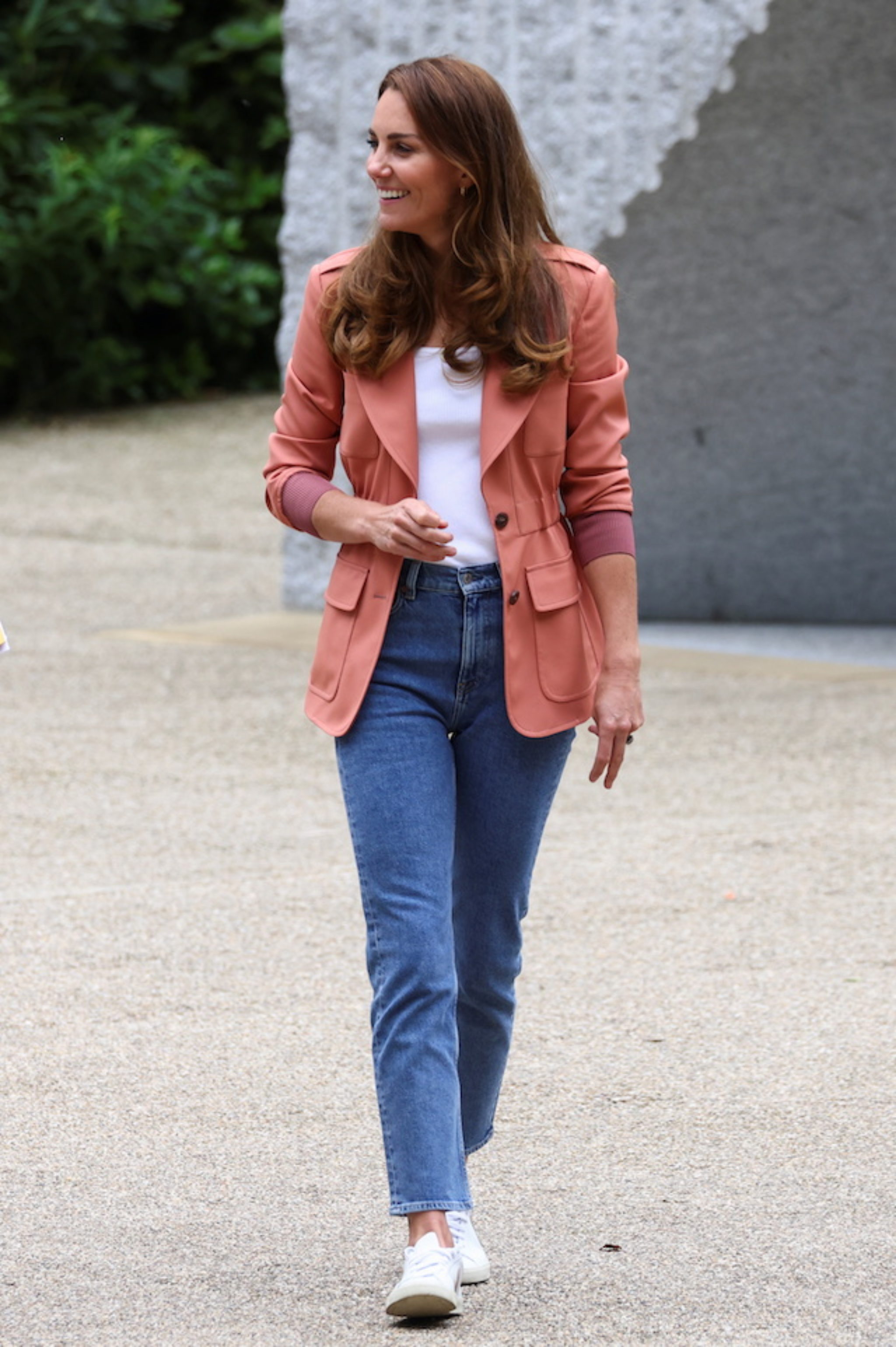 Kate Middleton Wows In Jeans And Rose Blazer Combo For Museum Outing ...