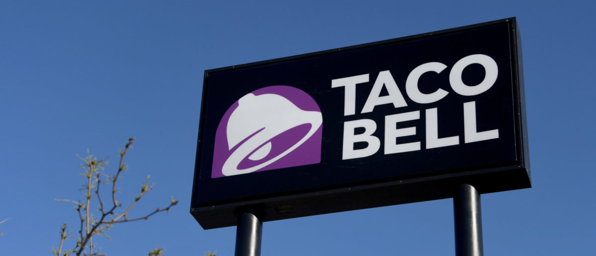 Taco Bell Employee Arrested For Arson Lighting Trashcan Full Of Fireworks On The Job The 7518