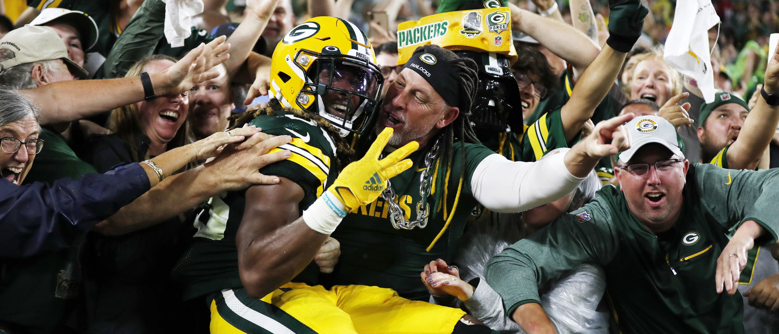 Necklace containing ashes of Aaron Jones' father found in Green Bay end  zone 