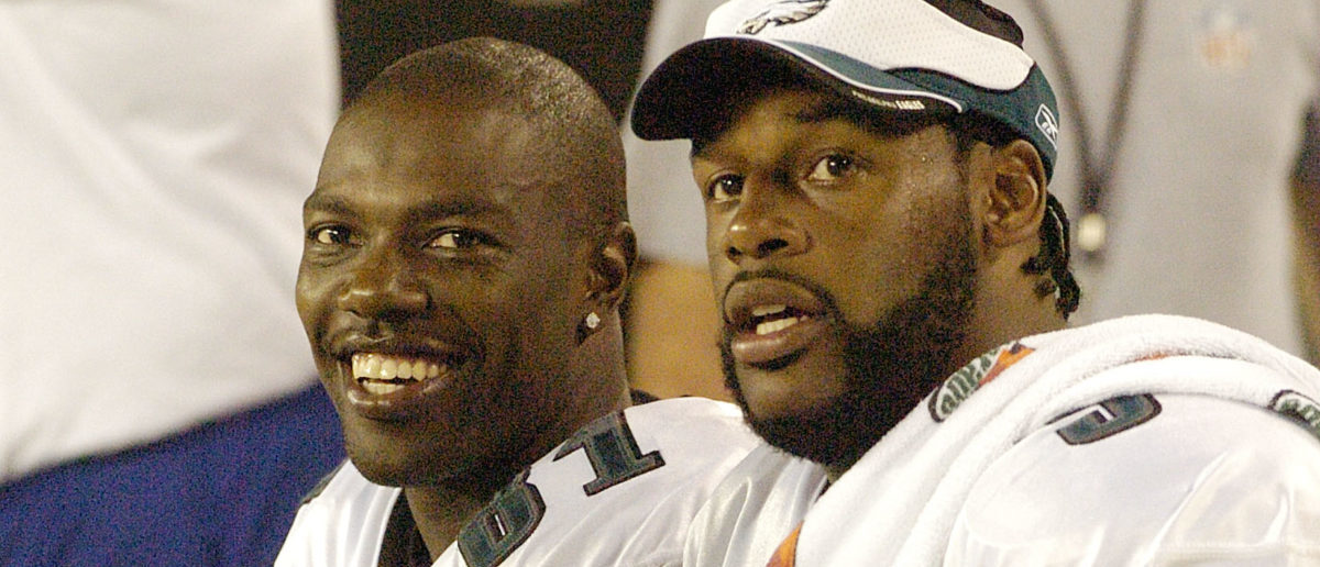 Terrell Owens Wants to Fight Former Eagles Teammate Donovan McNabb: 'I'd  Knock Chunky Soup From Him'