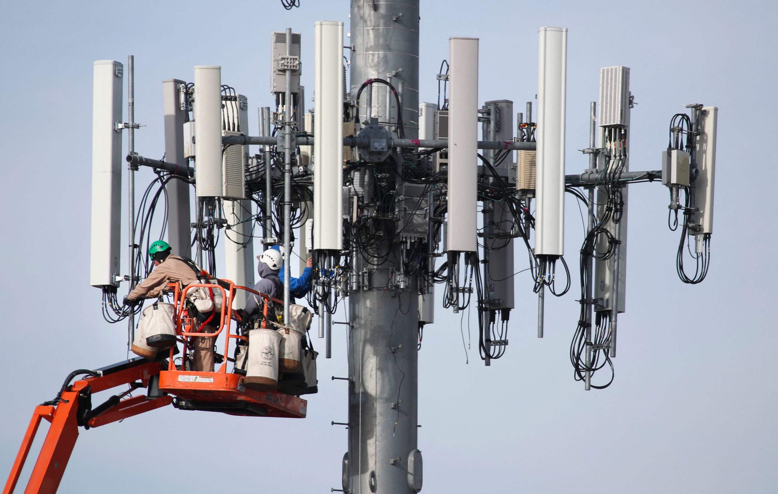A contract crew for Verizon, works on a cell tower to update it to handle the new 5G network in Orem, Utah on December 10, 2019. (Photo by GEORGE FREY/AFP via Getty Images)