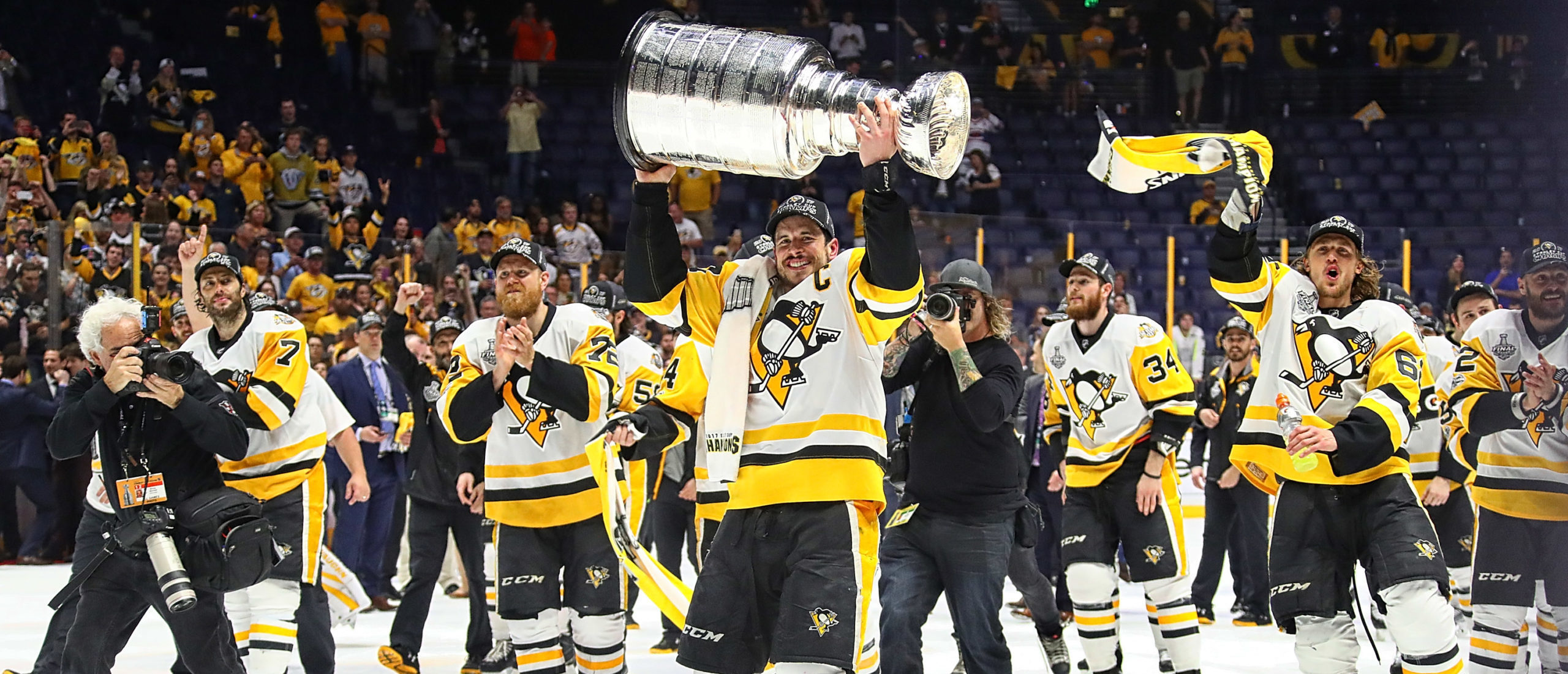 Boston Red Sox owner in talks to buy Pittsburgh Penguins hockey