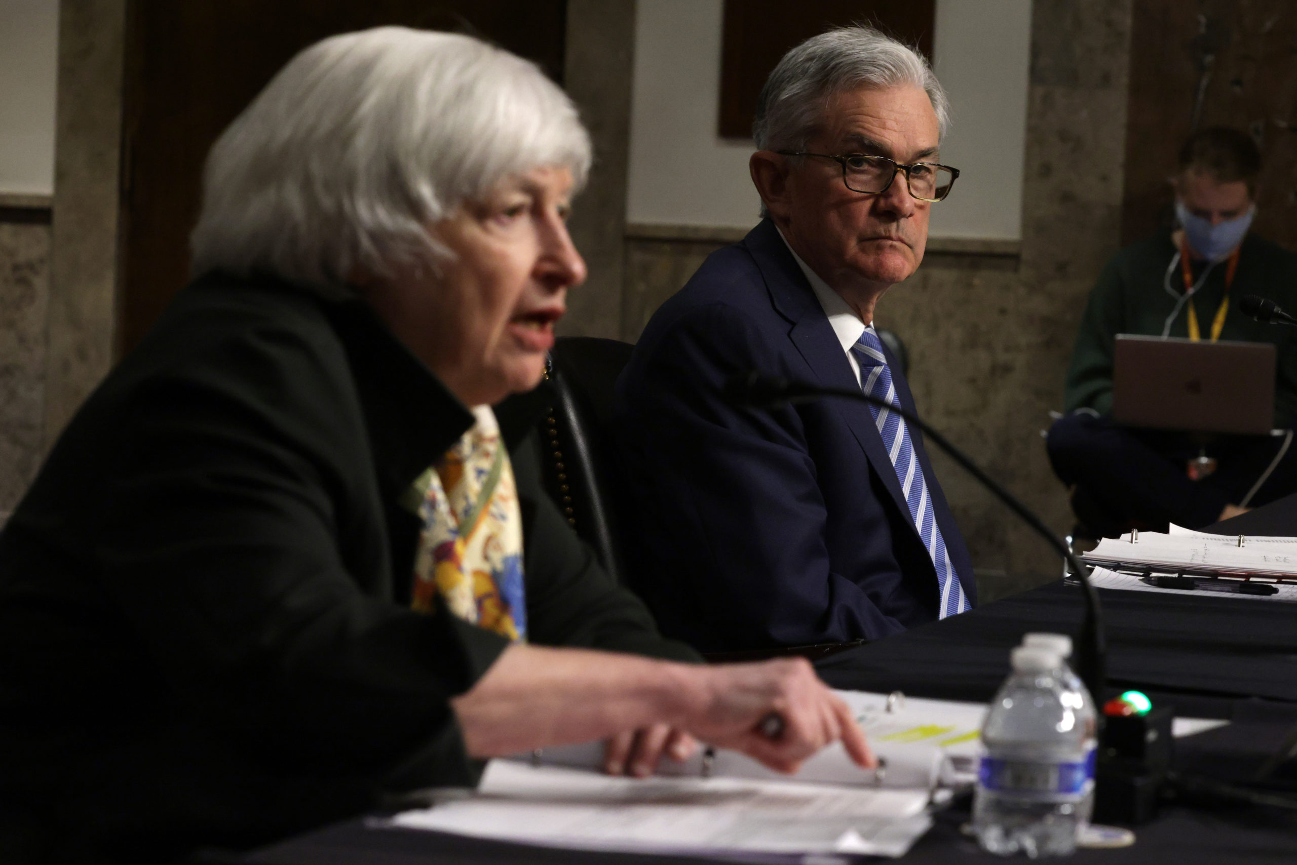 U.S. Treasury Secretary Janet Yellen (L) and Federal Reserve Board Chairman Jerome Powell (R) testify during a hearing before Senate Banking, Housing and Urban Affairs Committee on Capitol Hill November 30, 2021 in Washington, DC. (Photo by Alex Wong/Getty Images)
