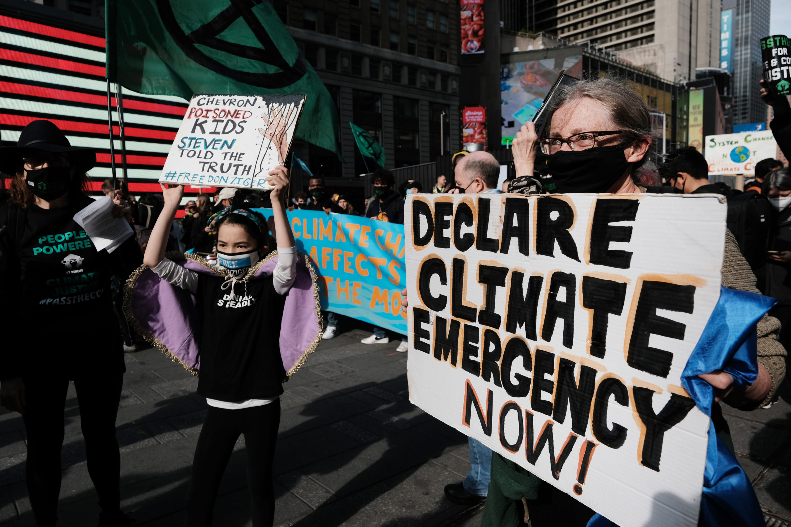 Hundreds of climate protesters assemble on Nov. 13 in New York City. (Spencer Platt/Getty Images)