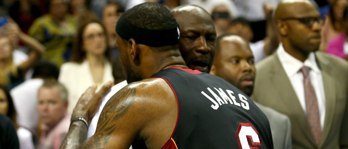 FACT CHECK: Did Michael Jordan Say LeBron James Is ‘The GOAT In My Eyes’? thumbnail