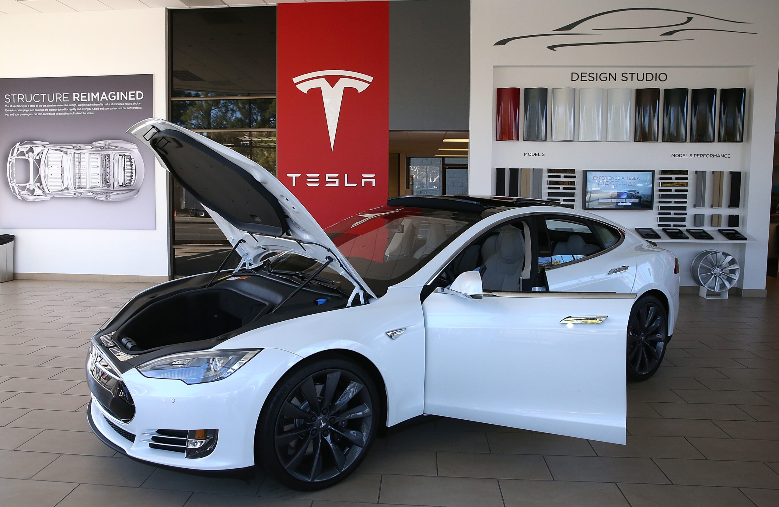 A Tesla Model S car is displayed at a Tesla showroom on November 5, 2013 in Palo Alto, California. (Photo by Justin Sullivan/Getty Images)