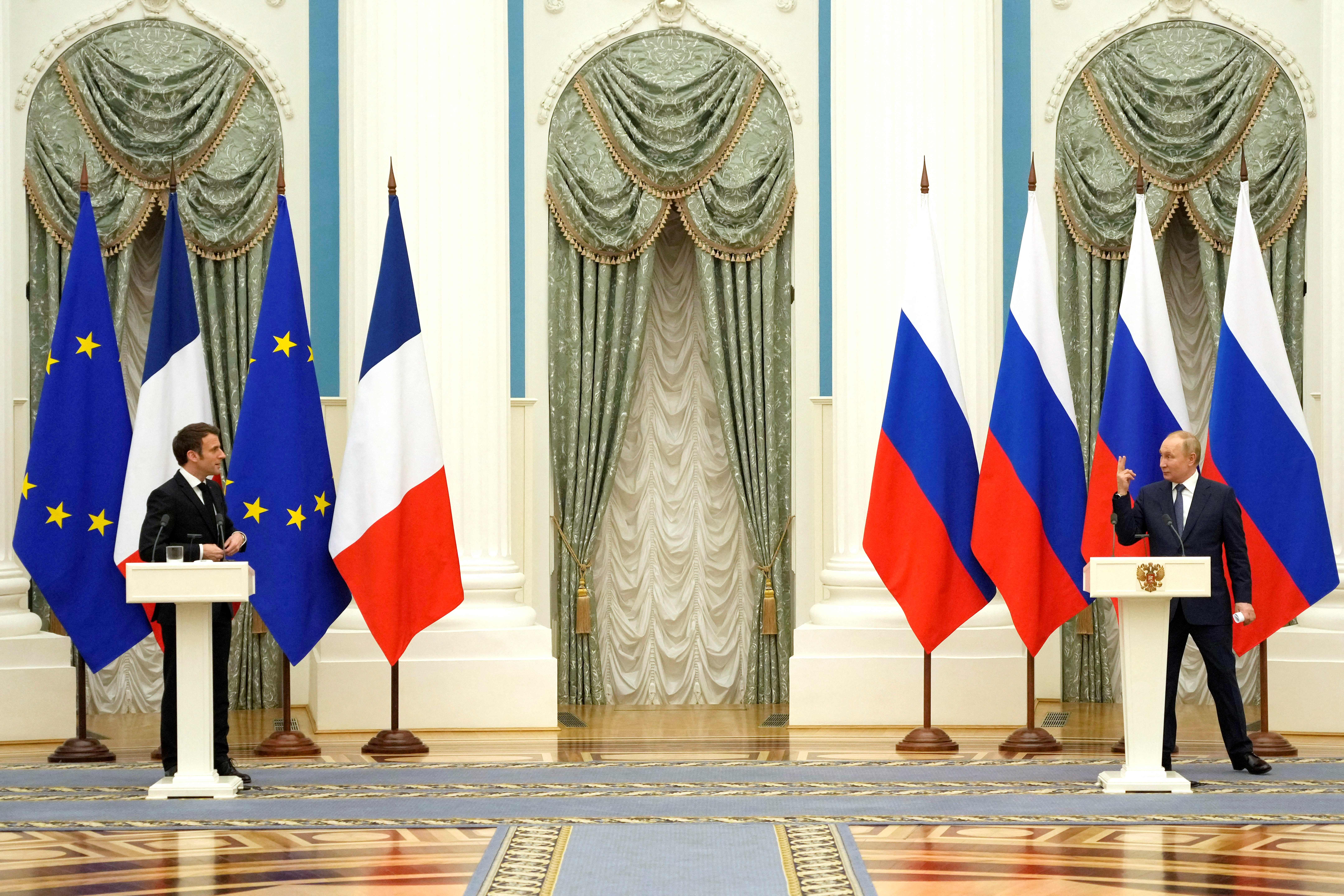 TOPSHOT-RUSSIA-FRANCE-POLITICS-TENSION-DIPLOMACY-CONFLICT