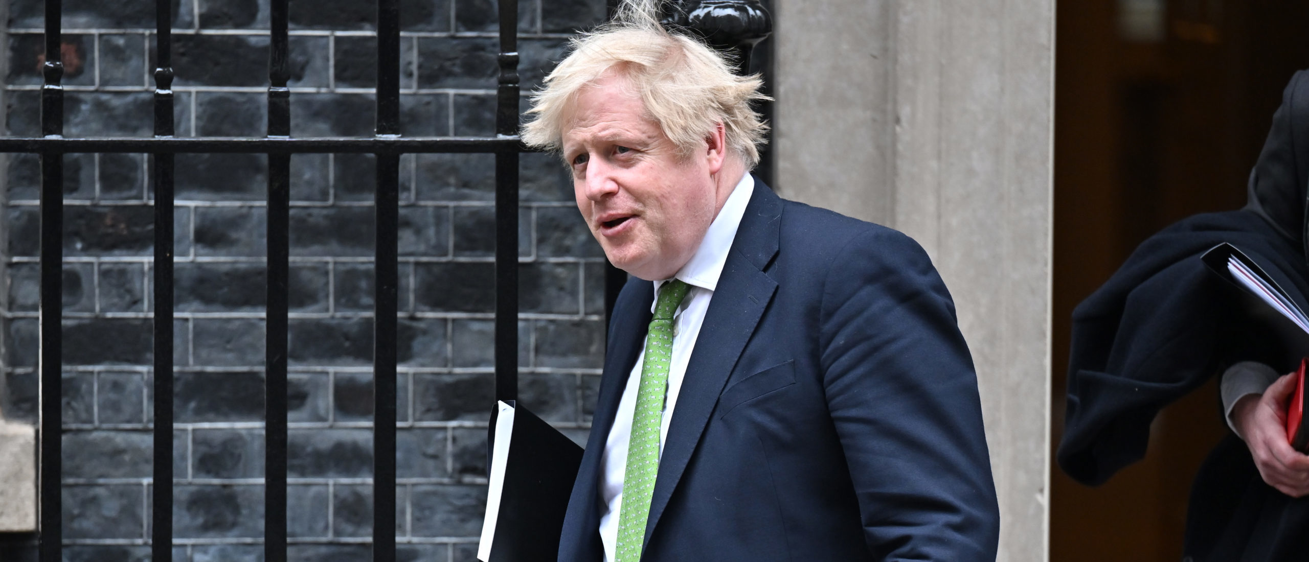 Report Alleges Boris Johnson’s Staff Held Drunken Parties, Violated Pandemic Restrictions