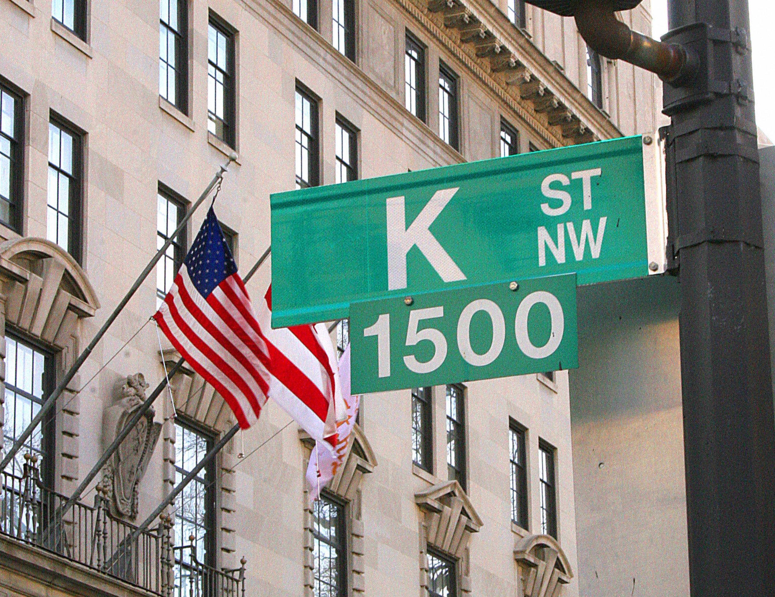 Washington, UNITED STATES: A sign showing K Street is shown 01 February 2006 in Washington,DC. A stone's throw from the White House, K Street is an alternative corridor of power in US politics, packed with thick carpeted offices and lobbyists with even deeper pockets.But the largesse that flowed from Jack Abramoff, an influential member of the K Street lobbying army, threatens now to rebound against the whole sector. Both opposition Democrats, and President George W. Bush's majority Republicans, who face the most serious charges from the Abramoff scandal, are making proposals to clamp down on lobbyists.There are an estimated 30,000 lobbyists working in Washington, mainly lawyers, working for groups ranging from big business contract hunters to turkey hunters who feel their pastime is under threat.For example, Akin, Gump, Strauss, Hauer and and Felt, a Texan firm, has about 100 lawyers in Washington who represent some 200 pressure groups and associations, making sure that lawmakers are aware of their concerns. AFP PHOTO/KAREN BLEIER (Photo credit should read KAREN BLEIER/AFP via Getty Images)