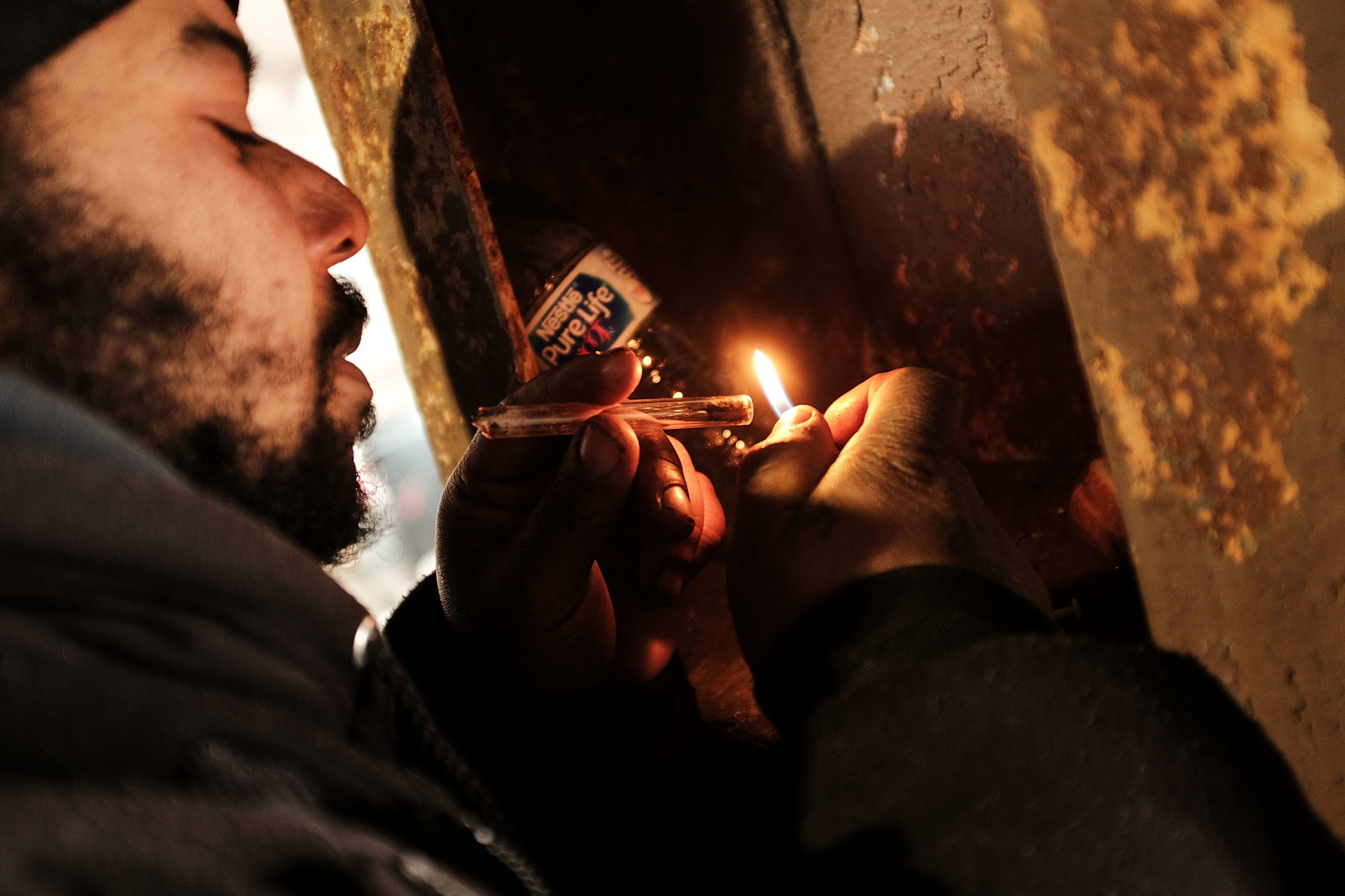 A man smokes crack under a bridge where he lives with other addicts in the Kensington section which has become a hub for heroin use on January 24, 2018 in Philadelphia, Pennsylvania. Over 900 people died in 2016 in Philadelphia from opioid overdoses, a 30 percent increase from 2015. (Photo by Spencer Platt/Getty Images)