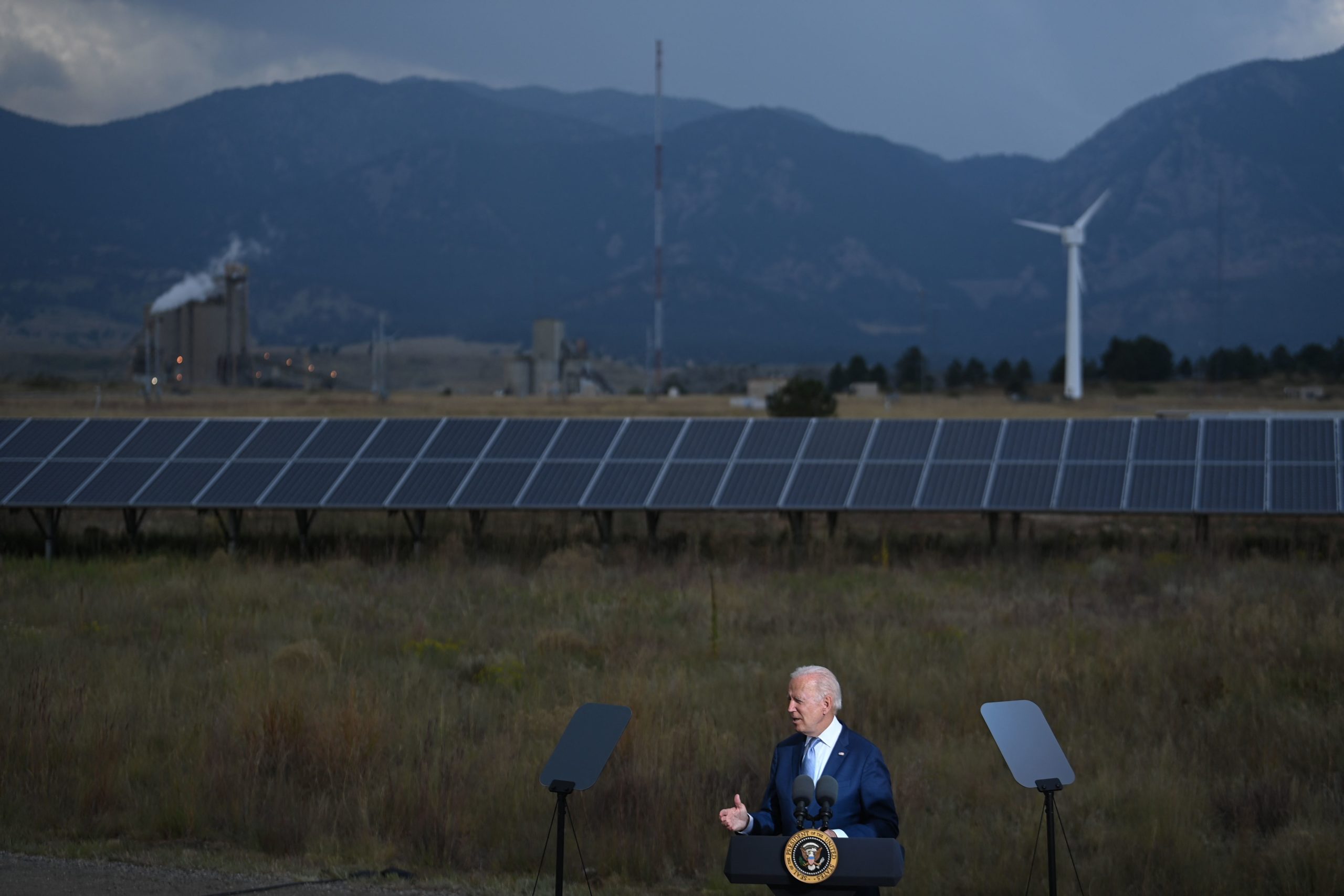 El presidente Joe Biden habla en el Laboratorio Nacional de Energía Renovable en Arvada, Colorado, el 14 de septiembre de 2021.  (Brendan Smialowski/AFP vía Getty Images)
