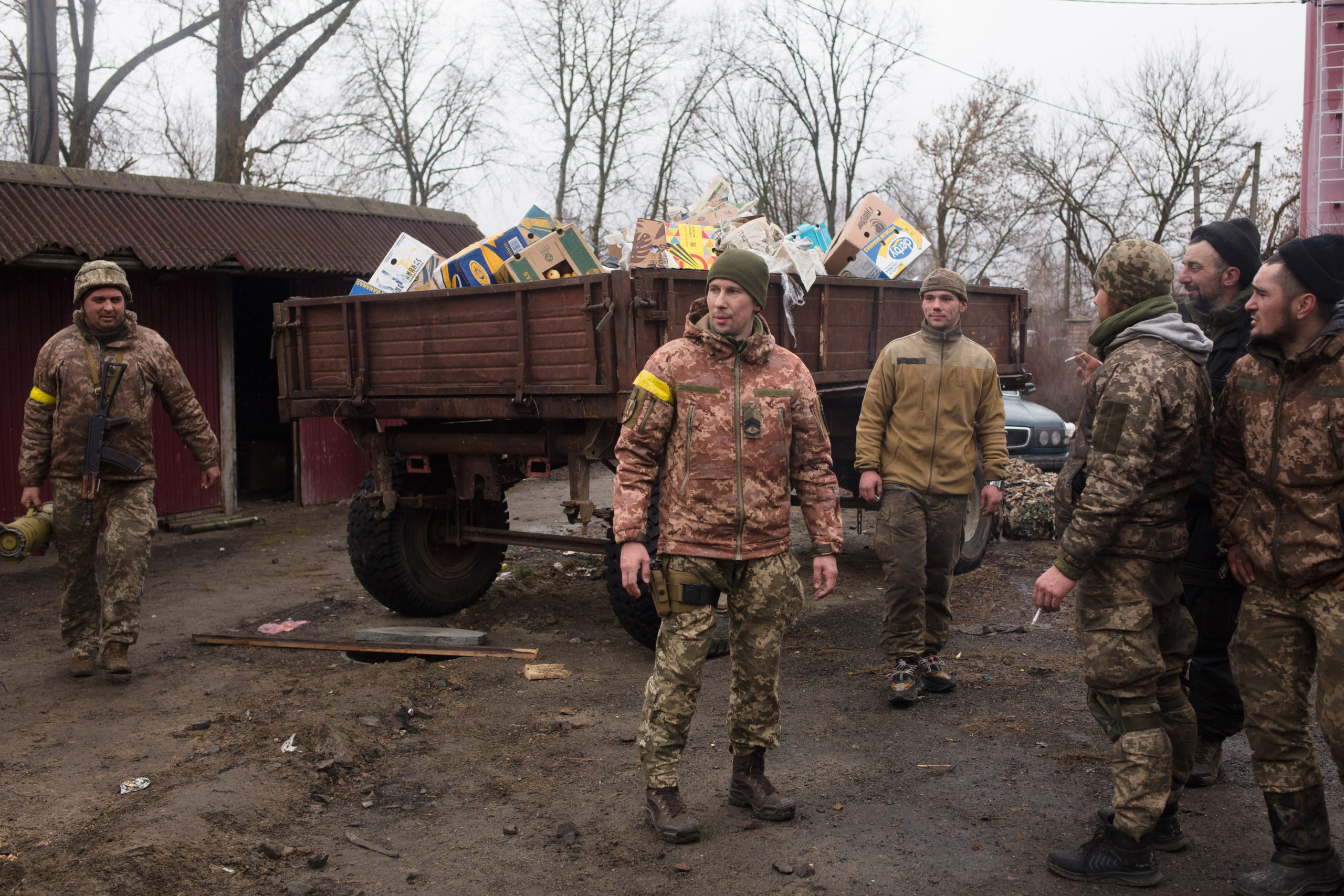 SYTNIAKY, UKRAINE - MARCH 03: Ukrainian servicemen stand near their military redoubt on March 3, 2022 in Sytniaky, Ukraine, west of the capital. Russia continues its assault on Ukraine's major cities, including the capital Kyiv, a week after launching a large-scale invasion of the country. (Photo by Anastasia Vlasova/Getty Images)