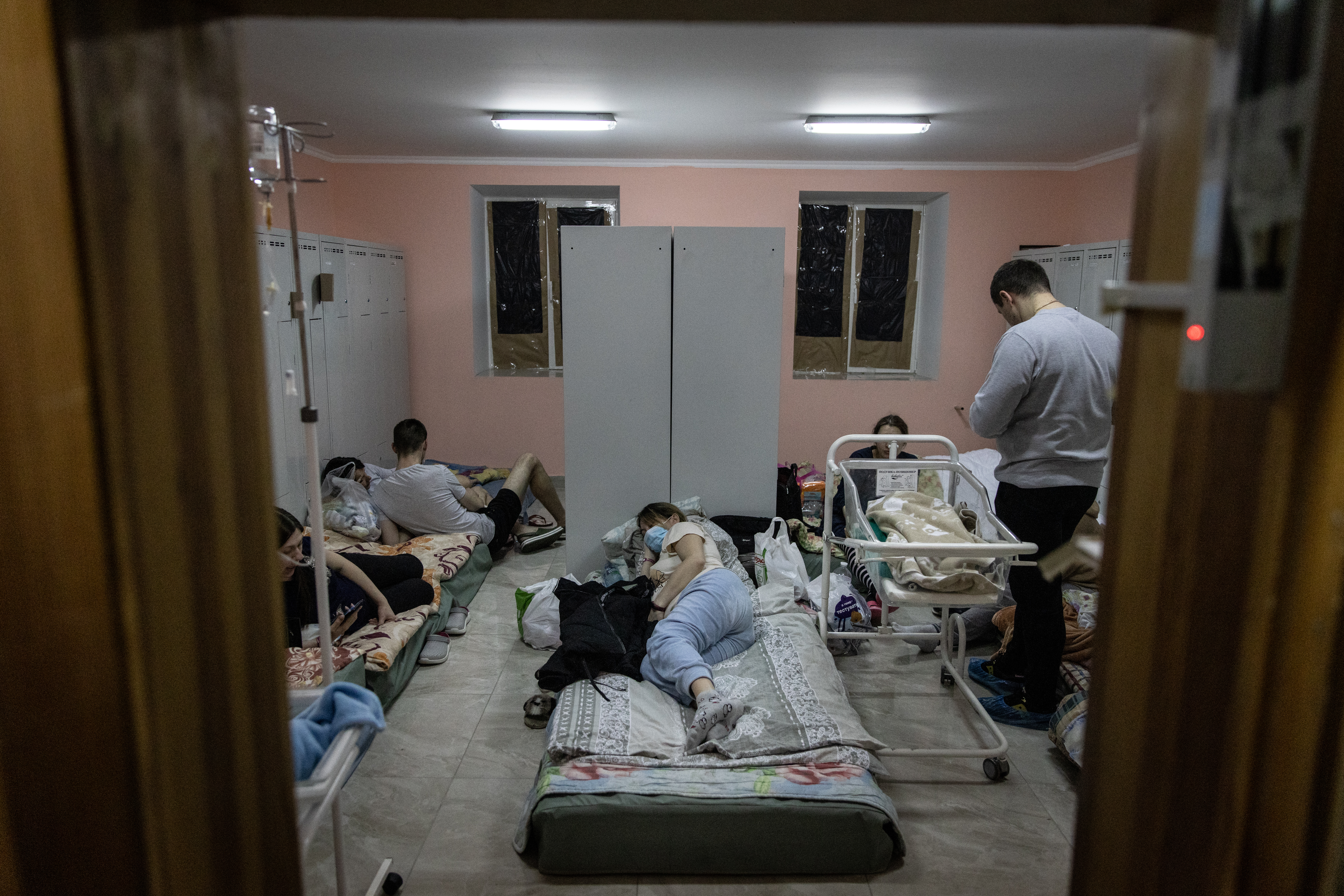 Women rest in the bomb shelter of a maternity hospital on March 02, 2022 in Kyiv, Ukraine. Russian forces continued their advance on the Ukrainian capital for the seventh day as the country's invasion of its western neighbour goes on. Intense battles are also being waged over Ukraine's other major cities. (Photo by Chris McGrath/Getty Images)