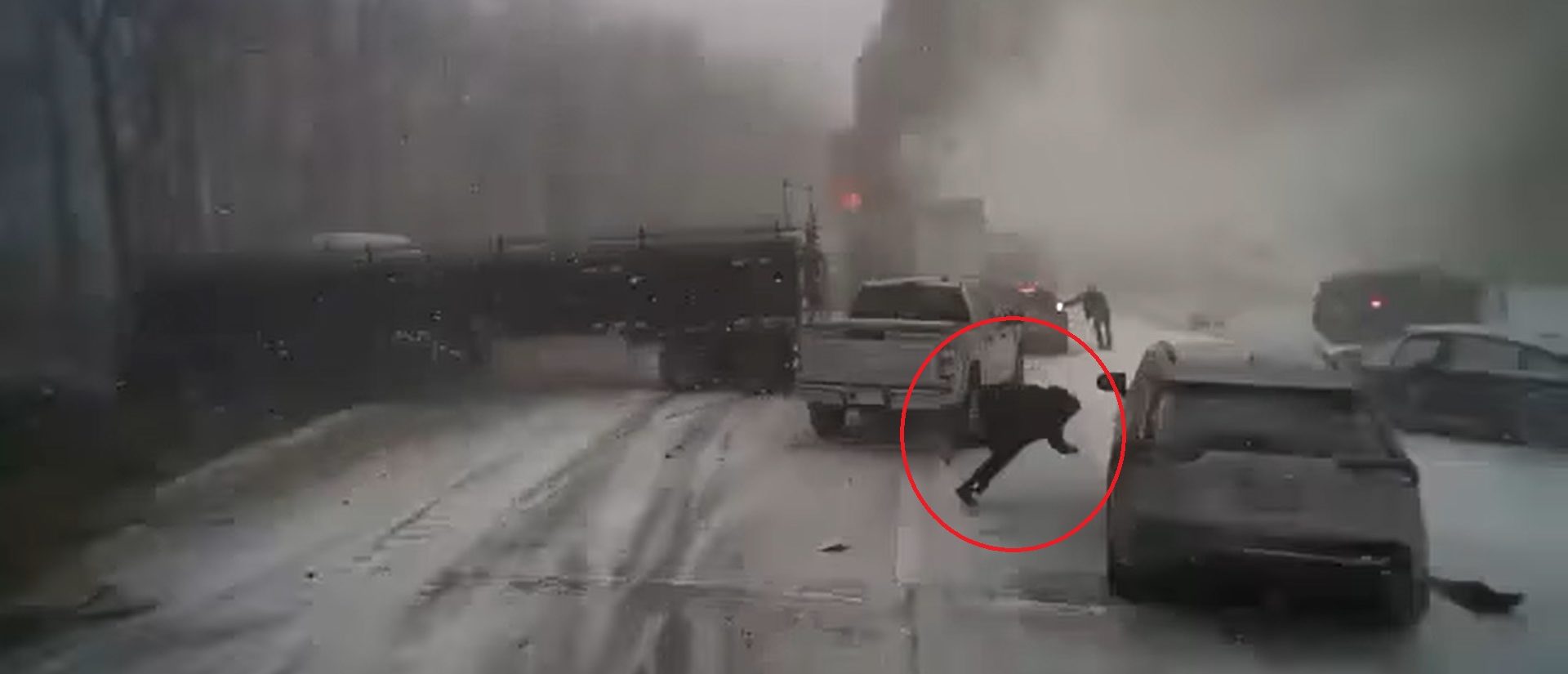 Dash Cam Shows Man Avoid Truck At Last Second In Deadly 40-Car Pile Up ...