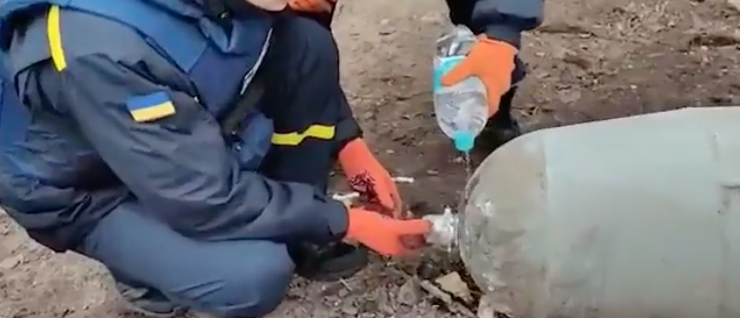 Two Ukrainians Defuse Bomb Using Only Their Hands And A Plastic Bottle Of Water