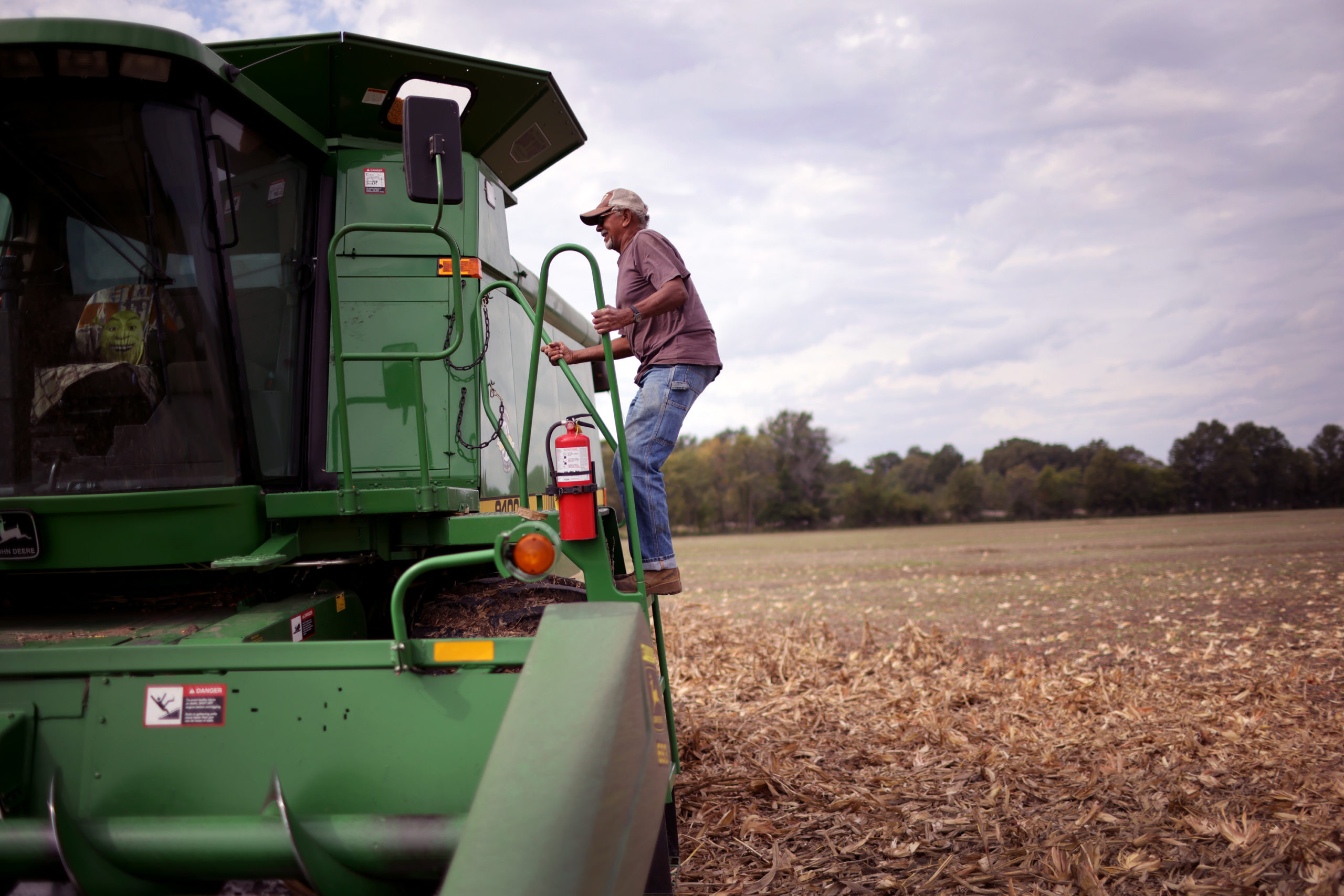A farmer harvests corn on Oct. 11 in Princeton, Indiana. (Scott Olson/Getty Images)