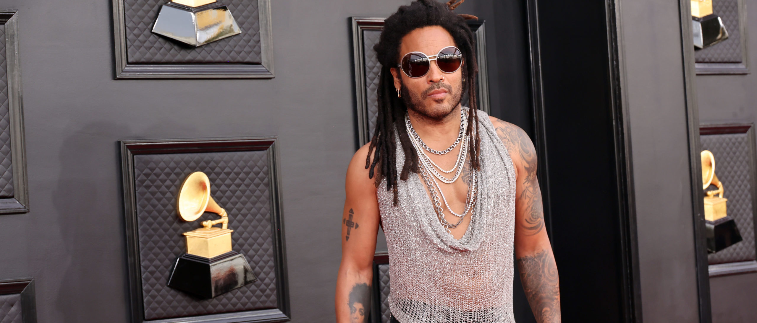 Lenny Kravitz Graces The Grammy Stage With An Epic Rock Performance