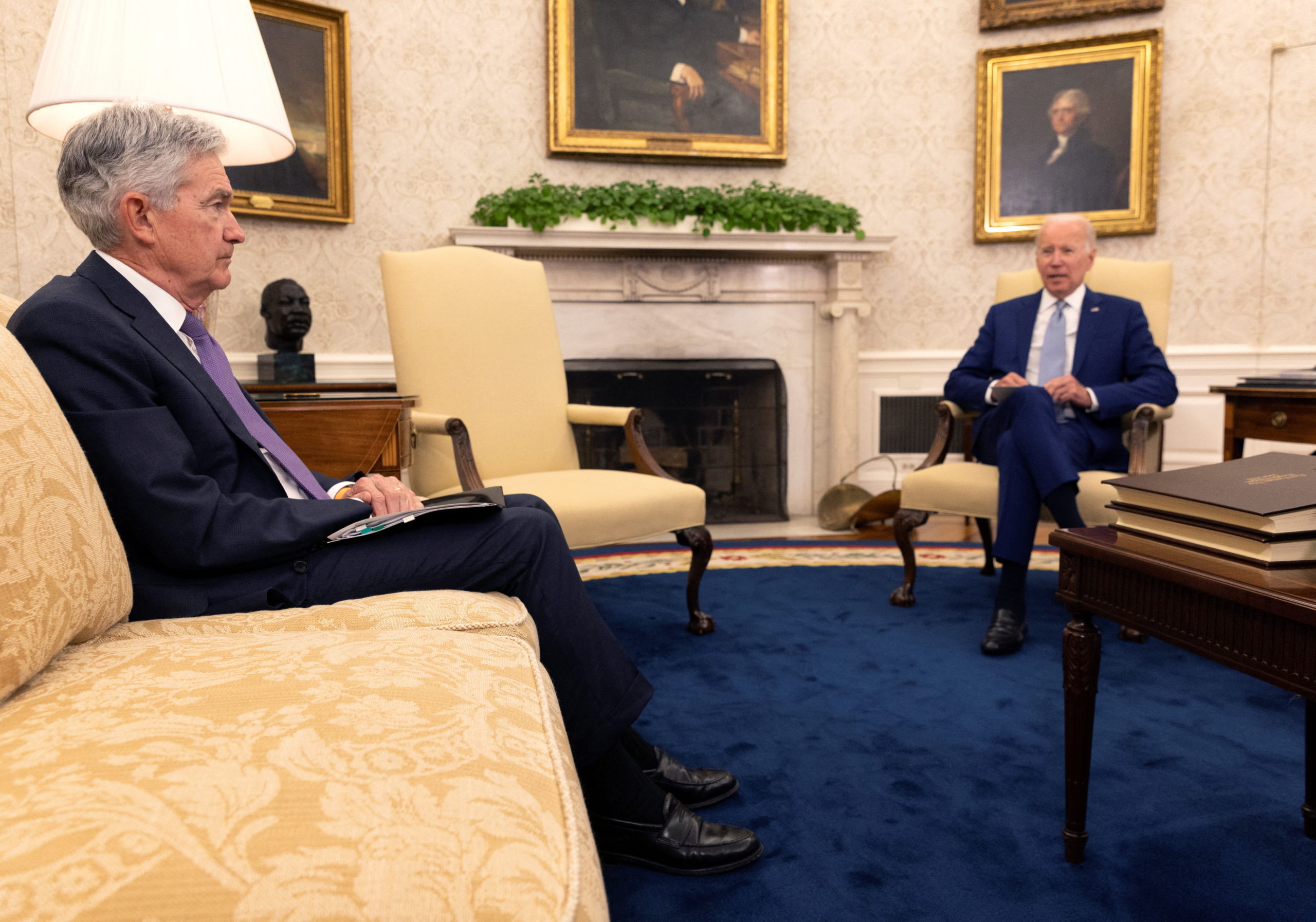 U.S. President Joe Biden meets with Federal Reserve Chair Jerome Powell and U.S. Treasury Secretary Janet Yellen to talk about the economy in the Oval Office at the White House in Washington, D.C., U.S., May 31, 2022. REUTERS/Leah Millis