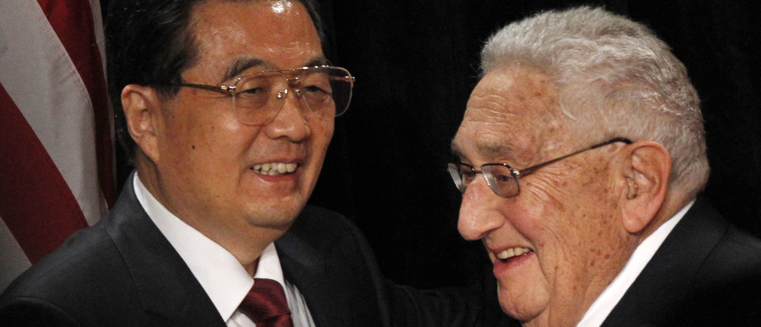 Former General Secretary of China Hu Jintao (L) is introduced by former U.S. Secretary of State Henry Kissinger before addressing the U.S.-China Business Council in Washington, January 20, 2011. (REUTERS/Jim Young)