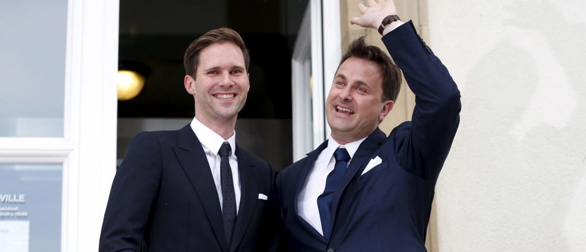 VERIFICACIÓN DE HECHOS: ¿Esta imagen muestra al primer ministro de Luxemburgo con su esposo?
