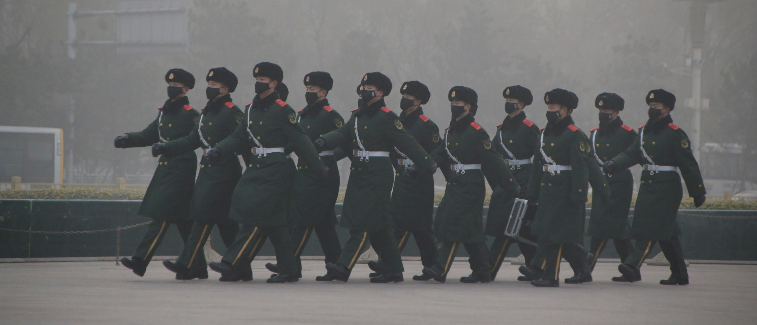 Paramilitary police officers wearing masks patrol in the smog at Tiananmen Square after a red alert was issued for heavy air pollution in Beijing, China, December 20, 2016. (REUTERS/Jason Lee)