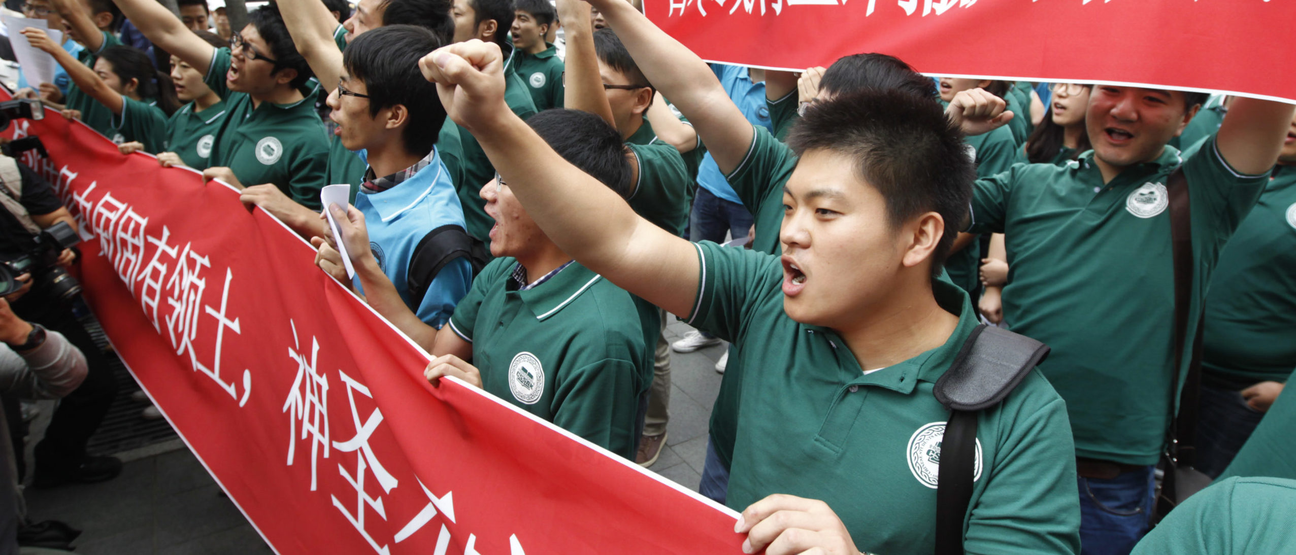 Members of the Chinese Students and Scholars Association in Korea chant slogans denouncing Japan during an anti-Japan protest near the Japanese embassy in Seoul September 20, 2012. (REUTERS/Lee Jae-Won)