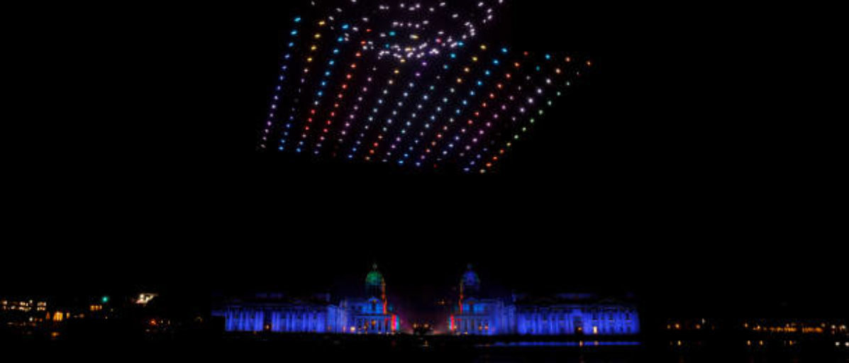 LONDON, ENGLAND - JANUARY 01: Fireworks and a drone light show are seen over the Old Royal Naval College in Greenwich to bring in the New Year on January 01, 2022 in London, England. (Photo by Rob Pinney/Getty Images)