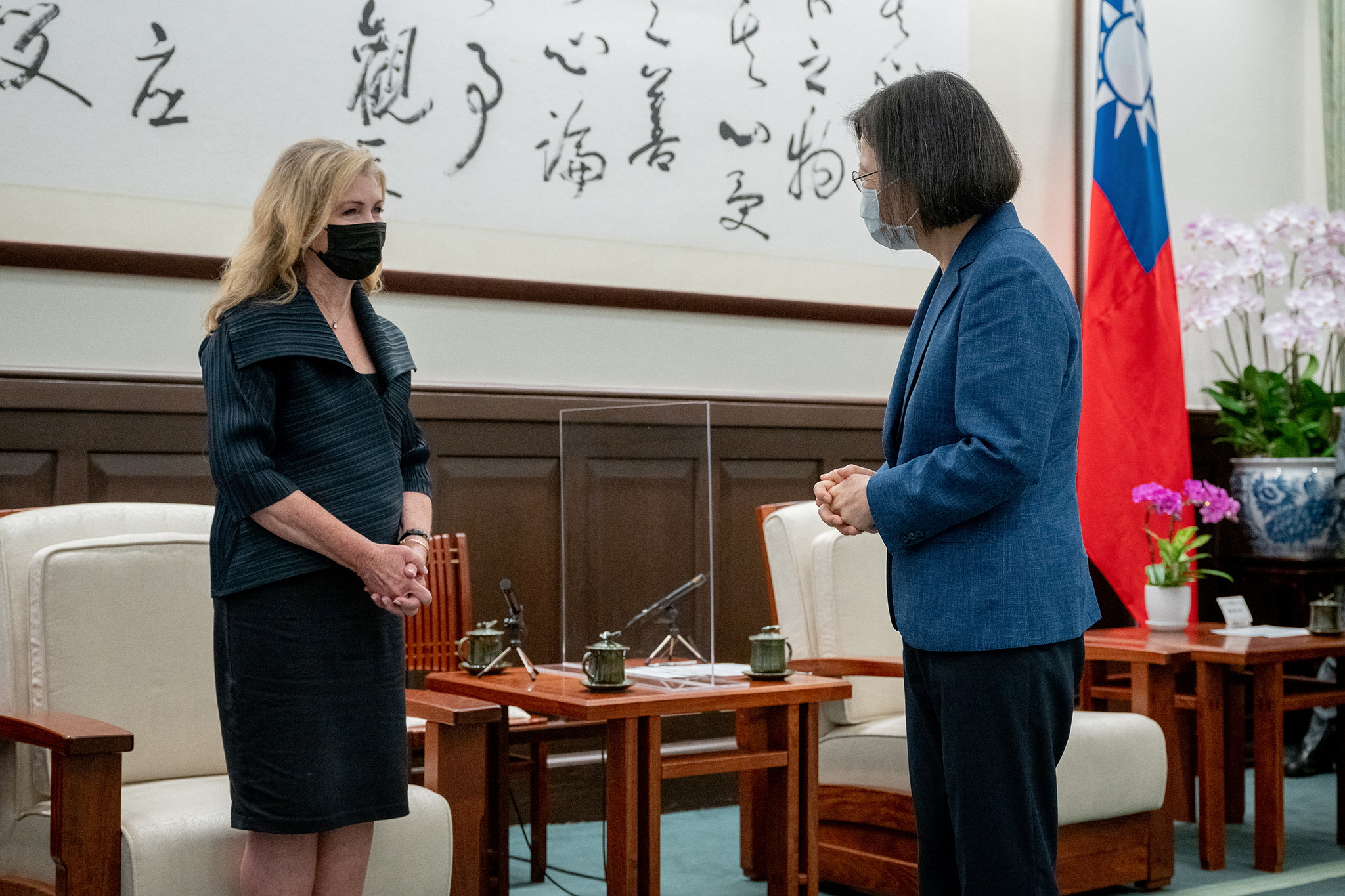 U.S. Senator Marsha Blackburn (R-TN) attends a meeting with Taiwan President Tsai Ing-wen at the presidential office in Taipei, Taiwan in this handout picture released August 26, 2022. Taiwan Presidential Office/Handout via REUTERS ATTENTION EDITORS - THIS IMAGE WAS PROVIDED BY A THIRD PARTY. NO RESALES. NO ARCHIVES.