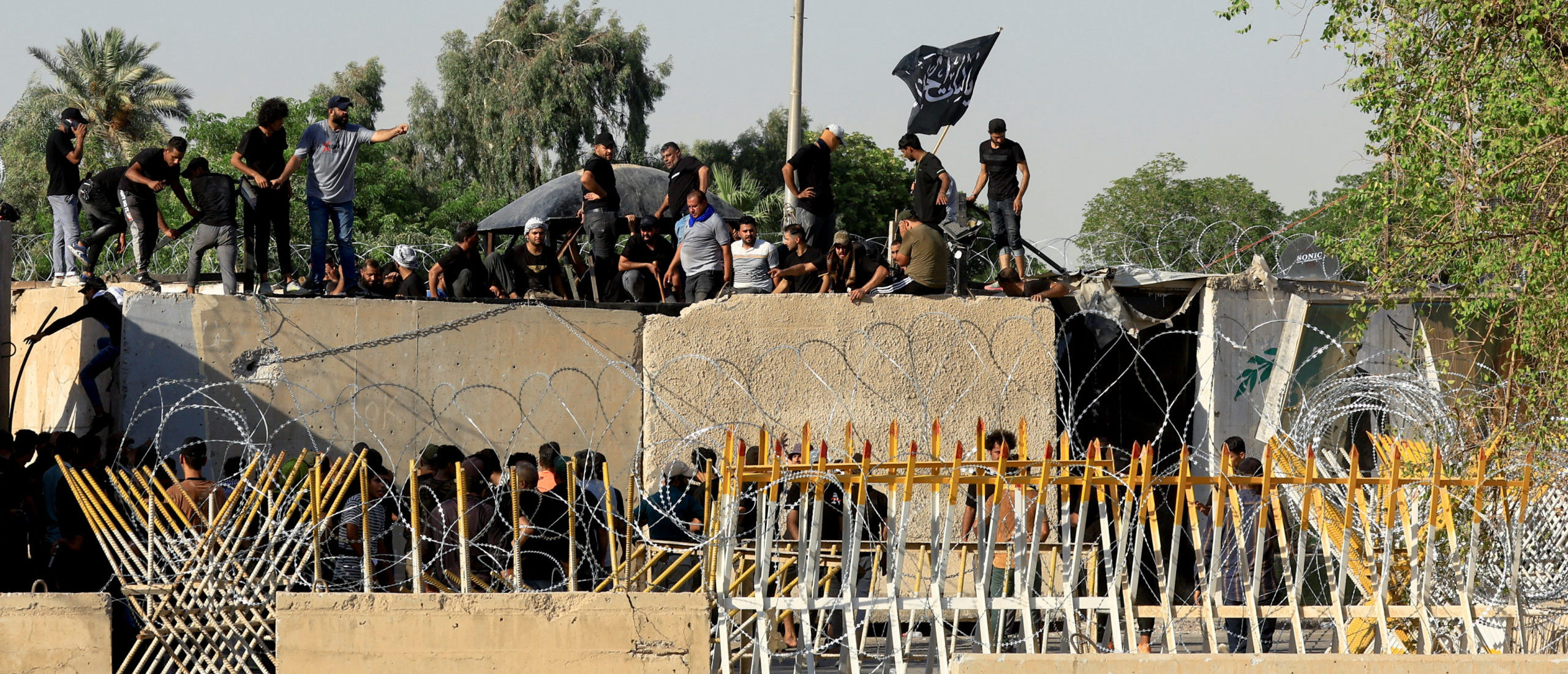 Protesters Storm Palace After Powerful Iraqi Cleric Quits, Multiple Deaths Reported