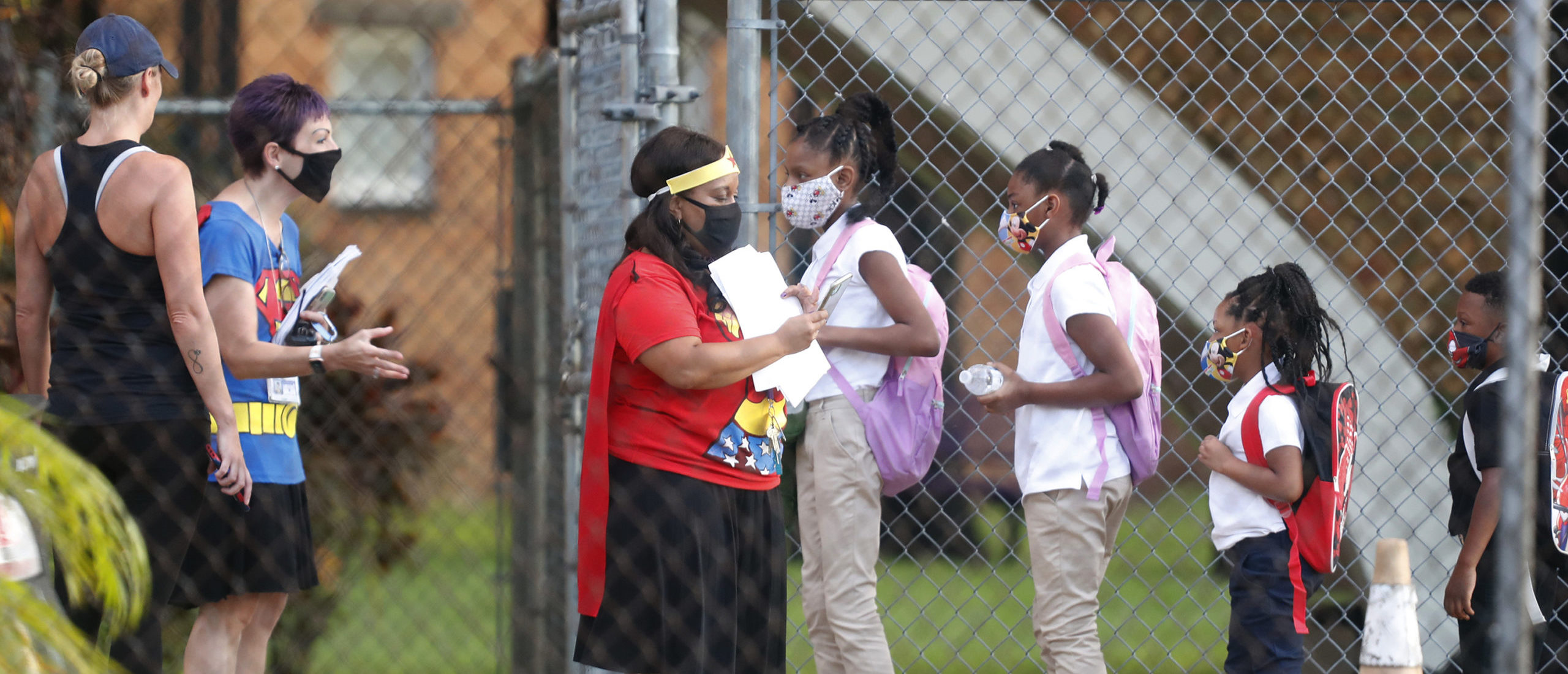 Students return to school at Seminole Heights Elementary School after the Florida Department of Education mandated that all schools must have in-class learning during the week on August 31, 2020 in Tampa, Florida. The Hillsborough County Schools District gives their students the in-class learning option amid the coronavirus pandemic. (Photo by Octavio Jones/Getty Images)