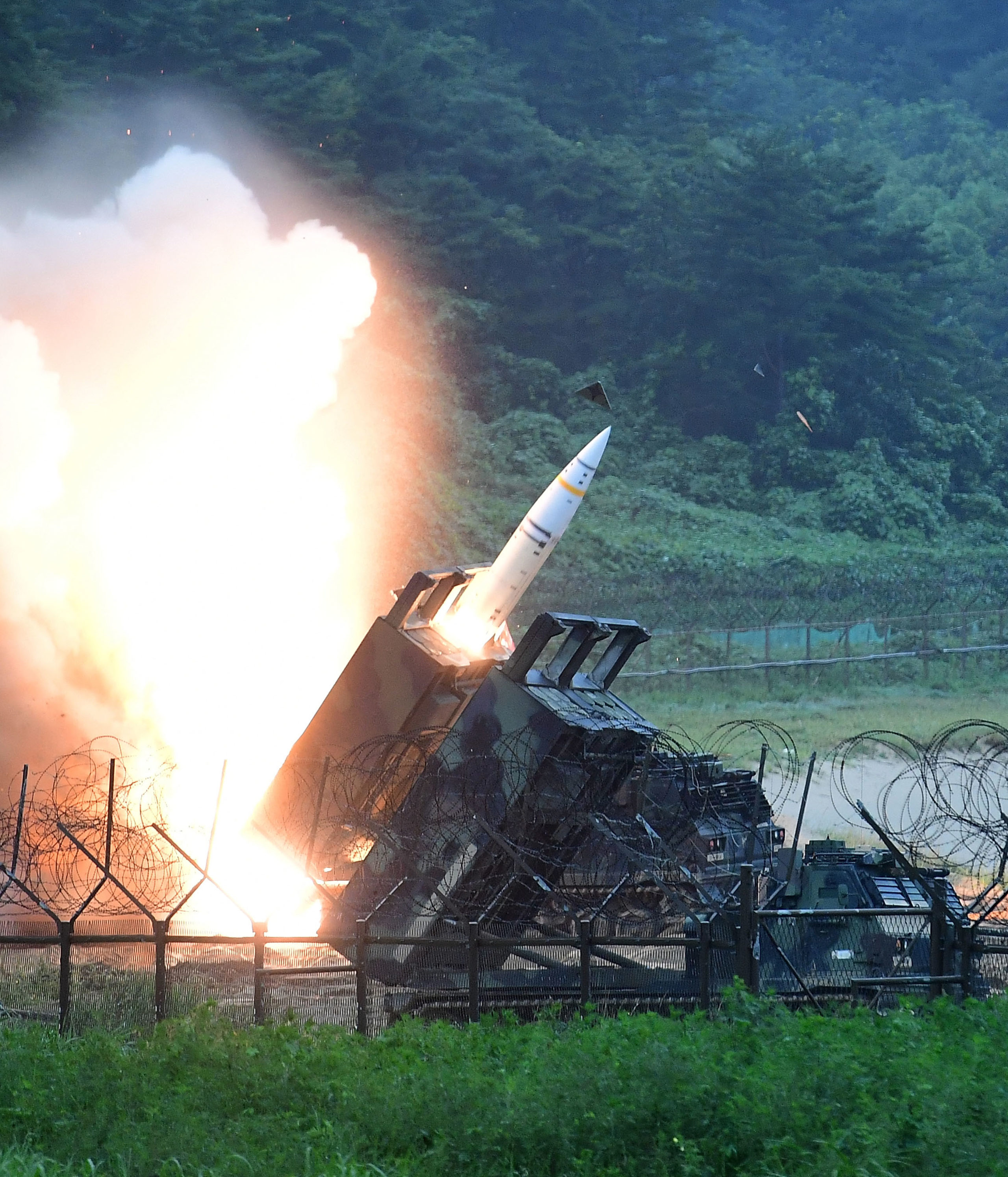 EAST COAST, SOUTH KOREA - JULY 29: In this handout photo released by the South Korean Defense Ministry, U.S. Army Tactical Missile System (ATACMS) firing a missile into the East Sea during a South Korea-U.S. joint missile drill aimed to counter North Korea¡¯s ICBM test on July 29, 2017 in East Coast, South Korea.