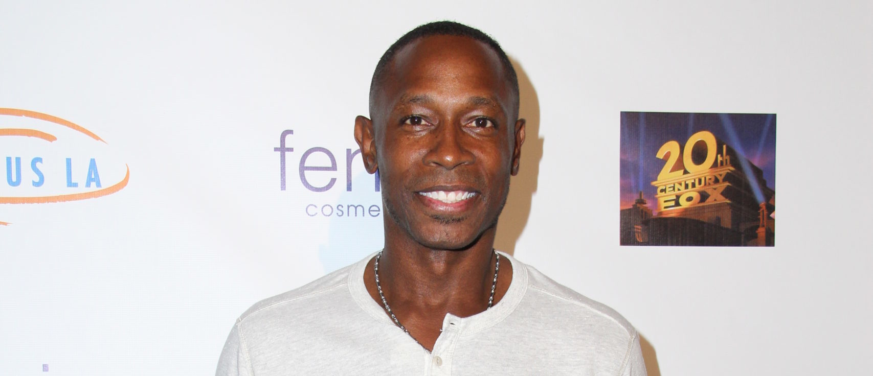 Man sues Kenny Lofton accusing him of inappropriate pictures