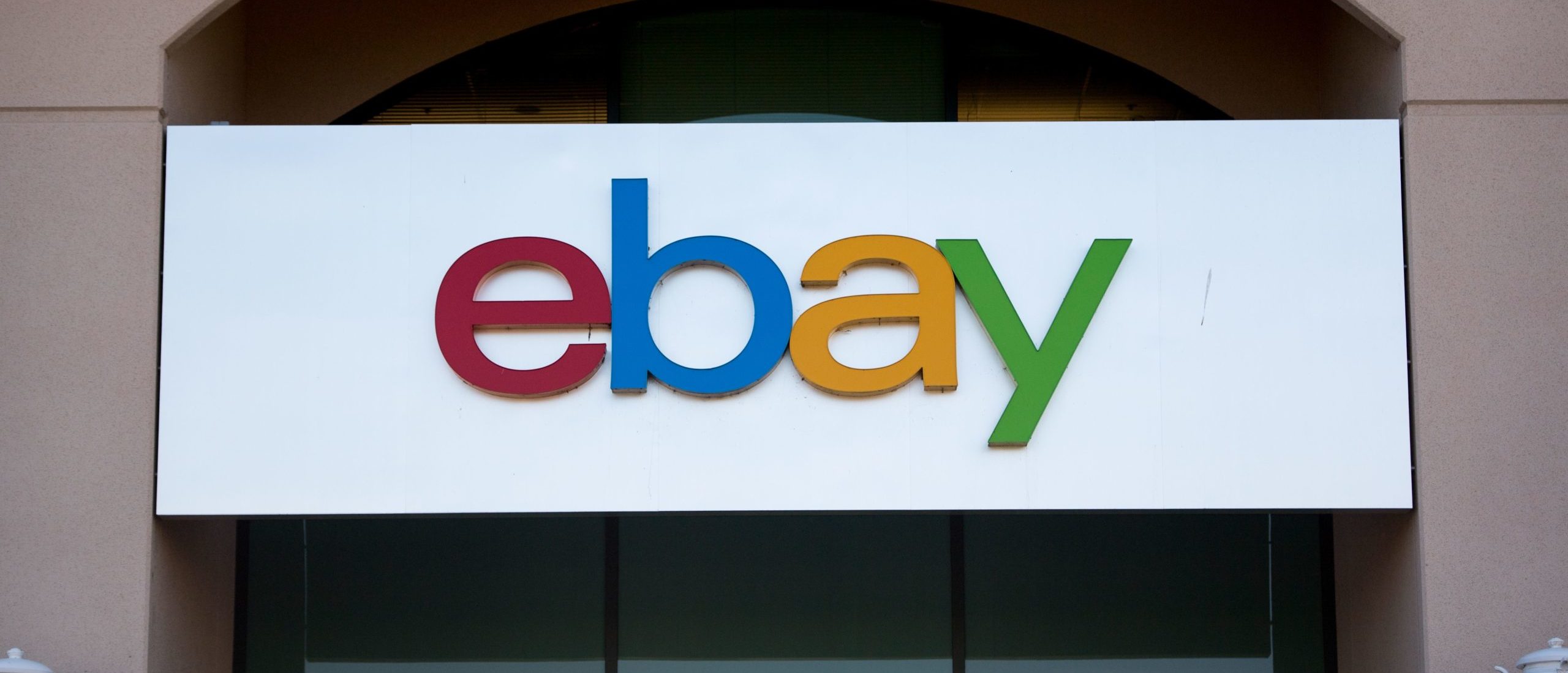 Dos exejecutivos de EBay enviados a prisión por encabezar una campaña de acoso contra clientes de Massachusetts