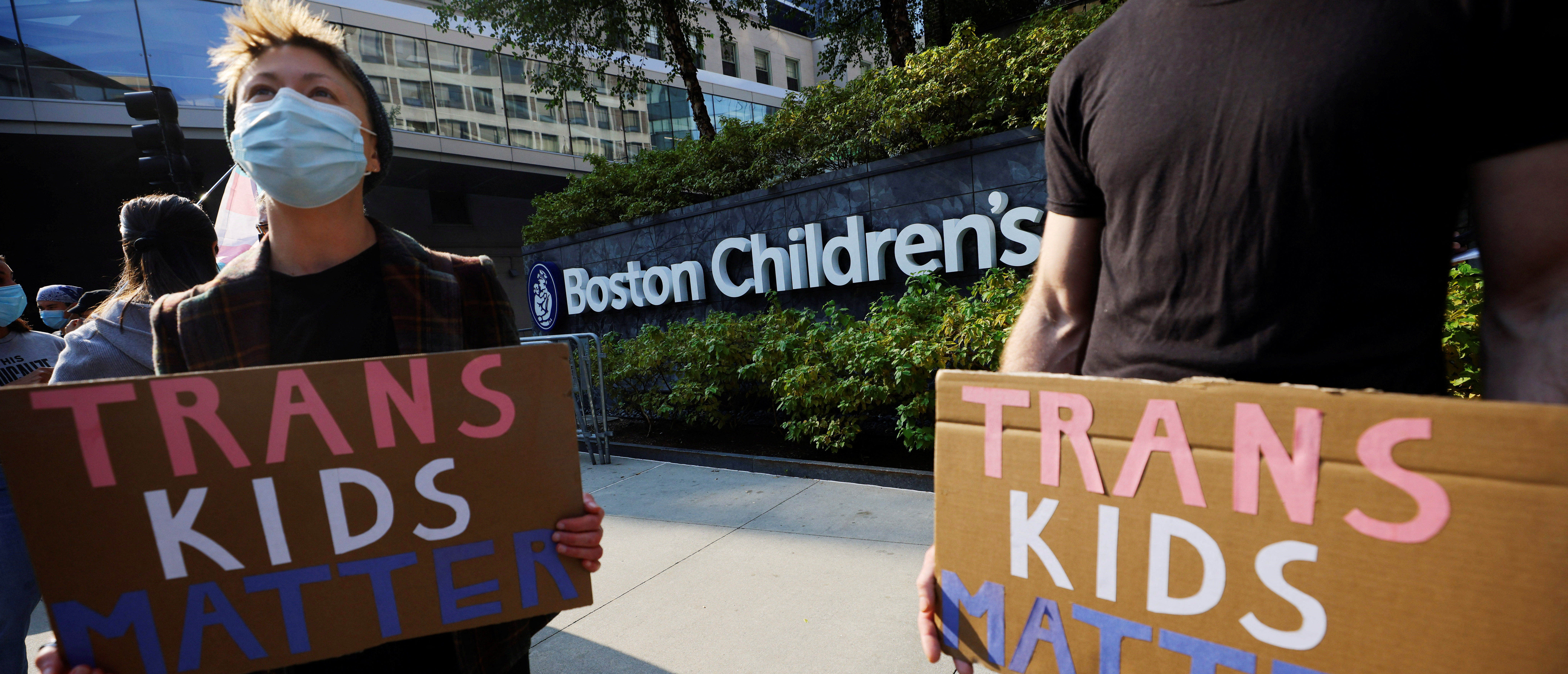 Counter-protestors gather to demonstrate against an appearance by "Billboard Chris", who opposes medical treatments for transgender youth, outside Children's Hospital in Boston, Massachusetts, U.S., September 18, 2022. REUTERS/Brian Snyder
