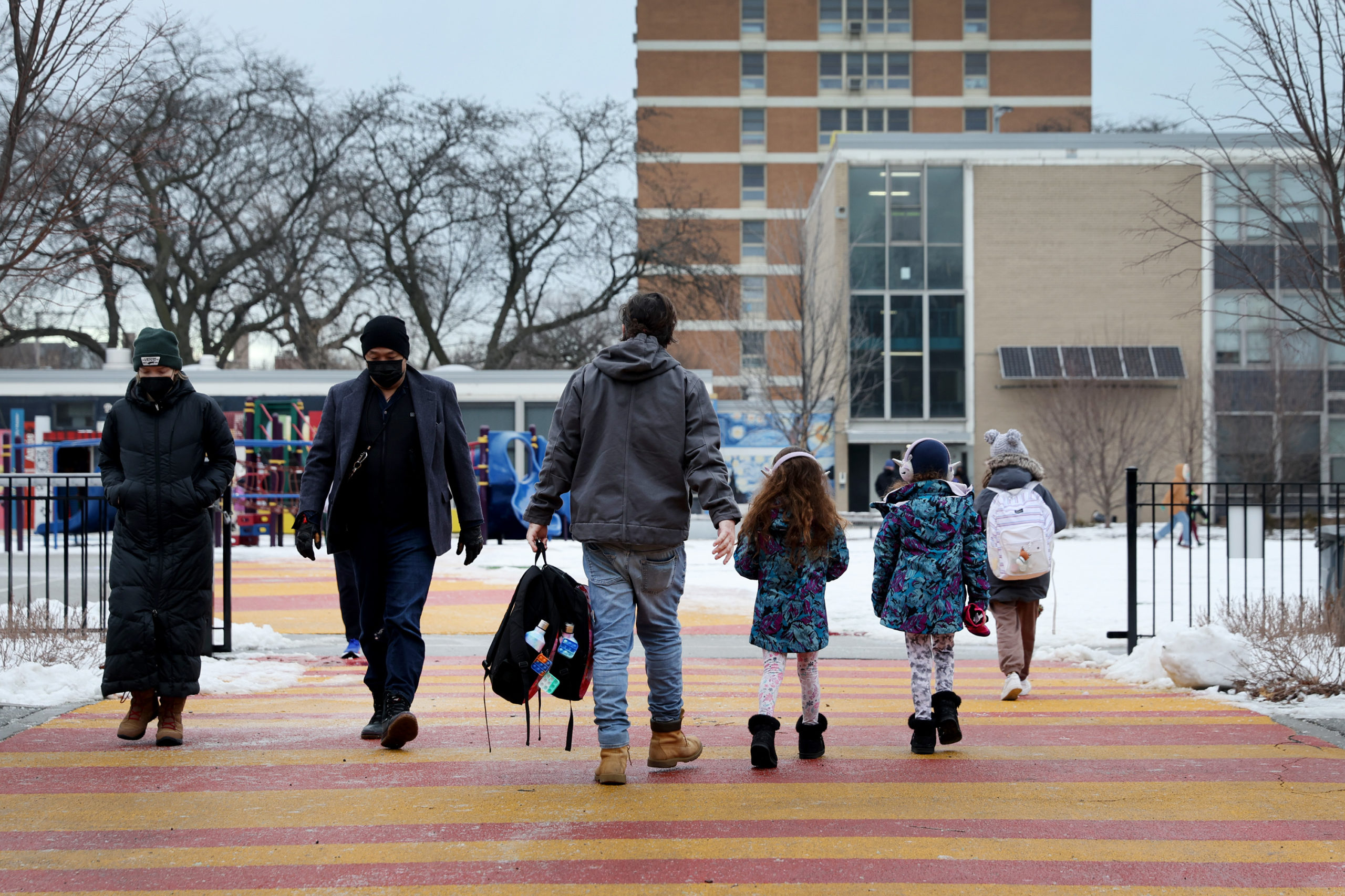 Students arrive for classes at A. N. Pritzker elementary school on January 12, 2022 in Chicago, Illinois. Students in Chicago public schools are returning to school today after classes were canceled for the past six days as the city sparred with the teacher's union over COVID-19 safety measures. (Photo by Scott Olson/Getty Images)