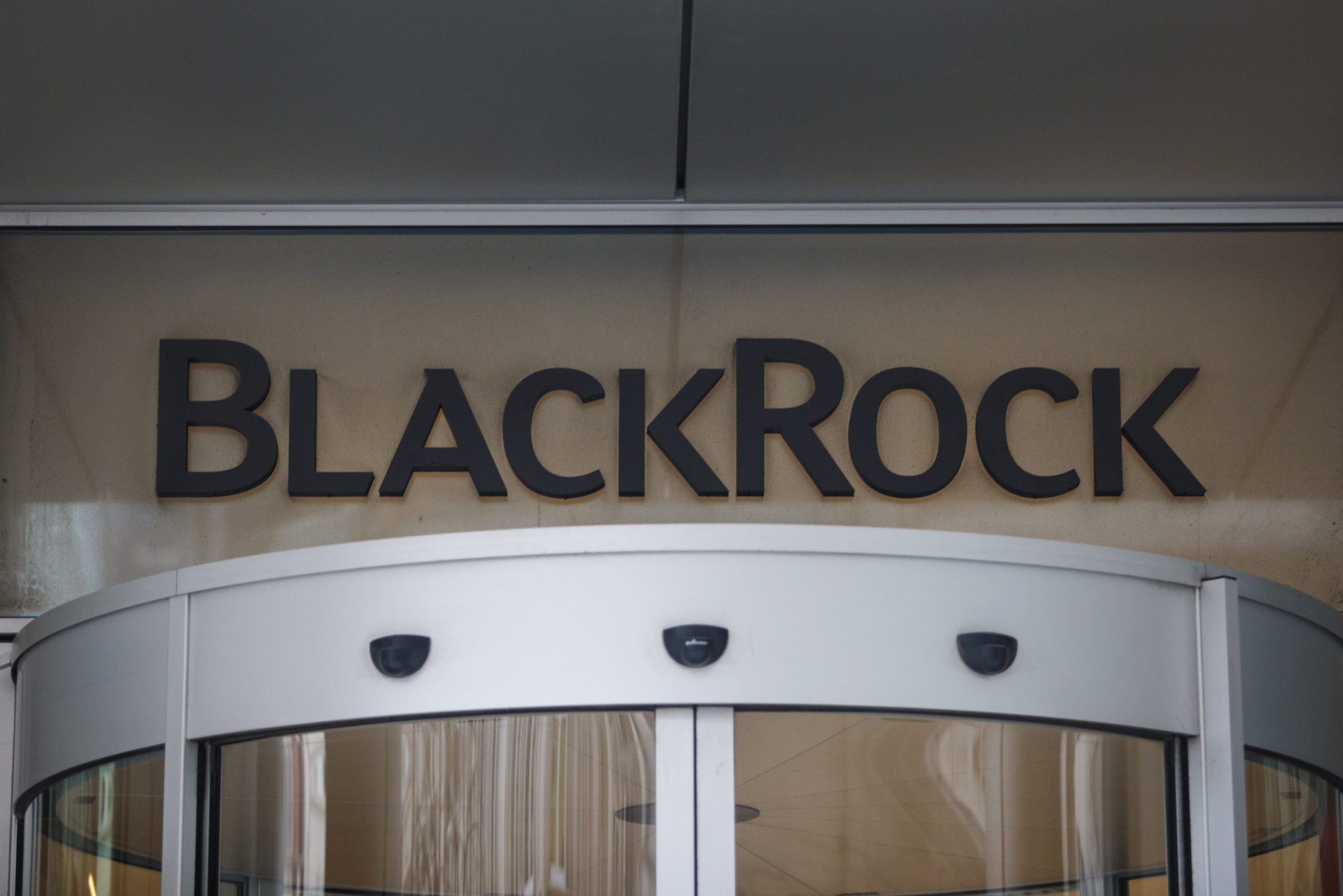 LONDON, ENGLAND - JANUARY 26: A general view of the UK headquarters of BlackRock on January 26, 2017 in London, England. Former British Chancellor George Osborne is to work part-time as an advisor at global investment management firm BlackRock. (Photo by Jack Taylor/Getty Images)