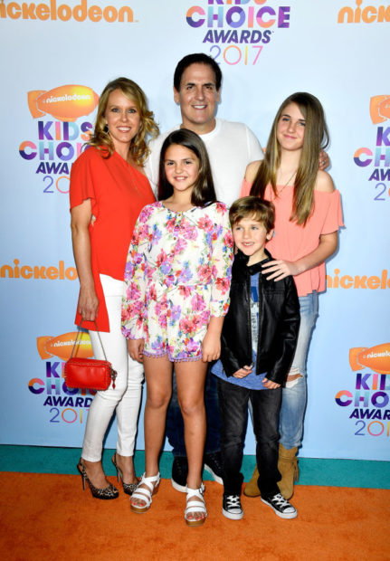 LOS ANGELES, CA - MARCH 11: Businessman Mark Cuban (C) with Tiffany Stewart (L) and Alyssa Cuban, Alexis Sofia Cuban, and Jake Cuban at Nickelodeon's 2017 Kids' Choice Awards at USC Galen Center on March 11, 2017 in Los Angeles, California. (Photo by Frazer Harrison/Getty Images)