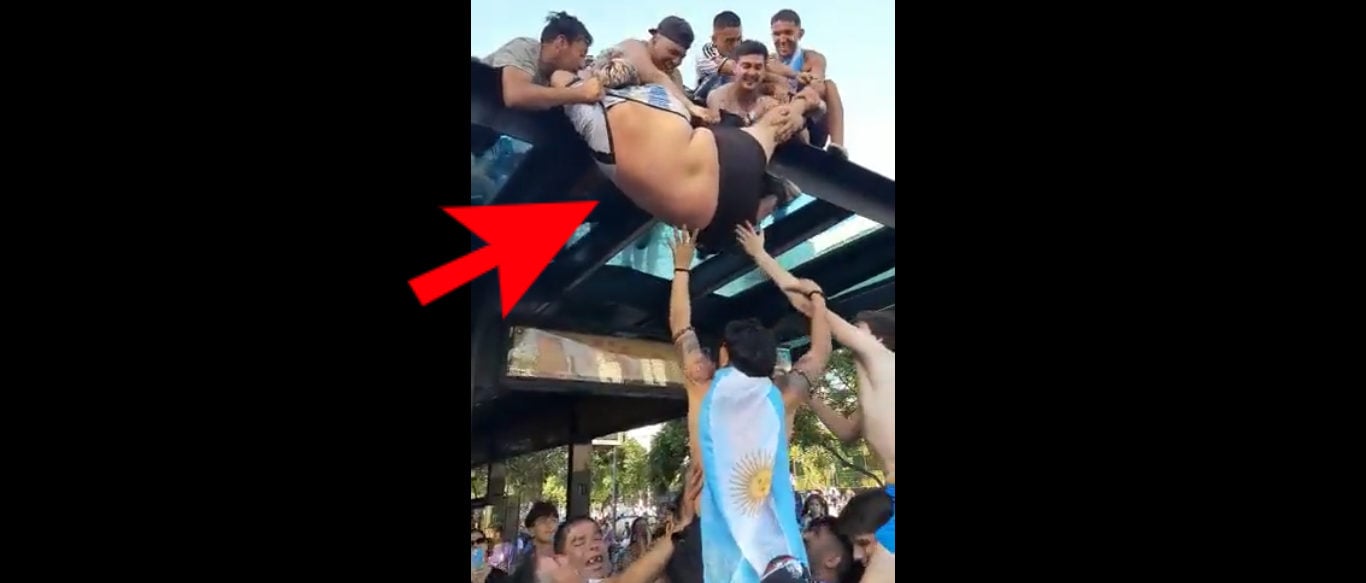 Thousands Of Argentines Go Ballistic After Lifting Husky Fan Up To Celebrate FIFA World Cup Glory