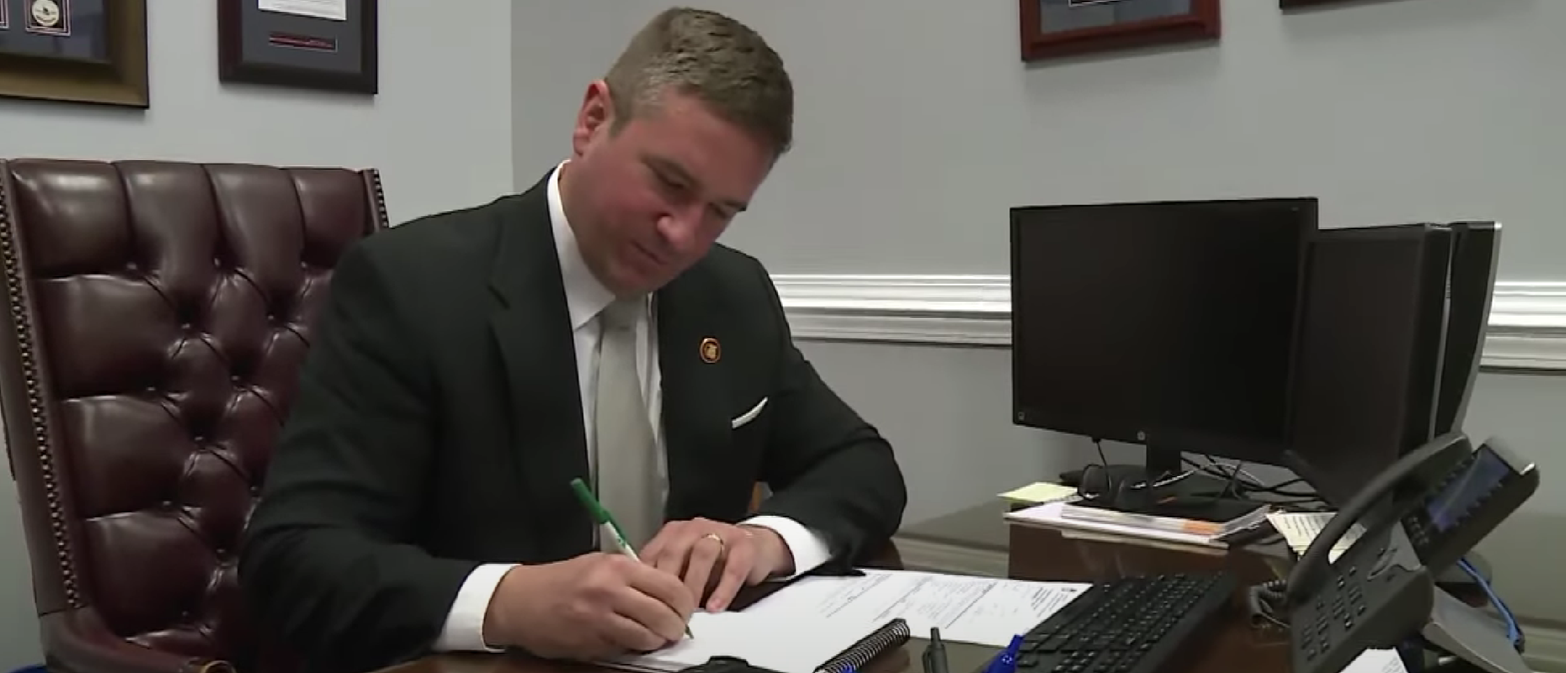 Attorney General Andrew Baily of Missouri, at his desk. Fox 2 St. Louis/YouTube/Screenshot