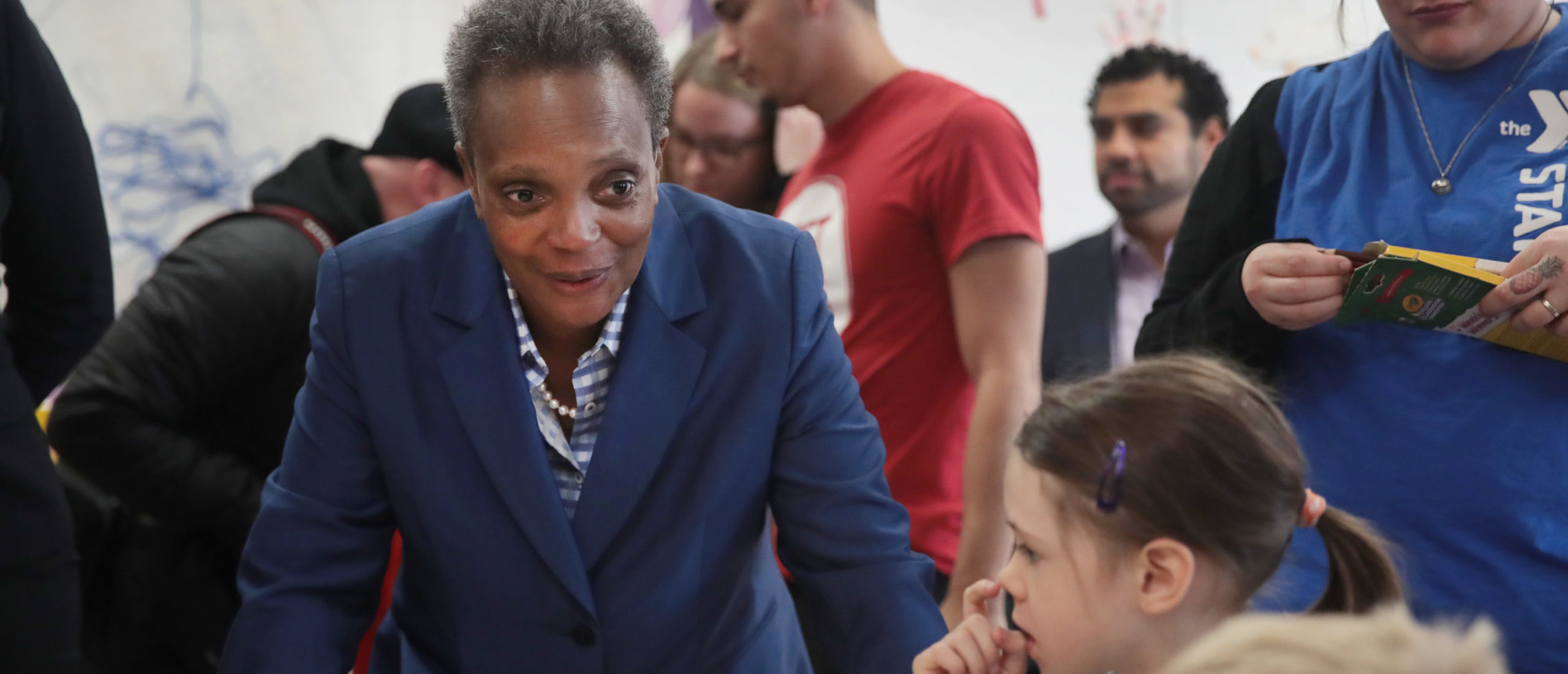 ‘Een vergissing’: Burgemeester Lori Lightfoot reageert op beschuldigingen dat haar campagne leraren vroeg om studentenvrijwilligers te belonen