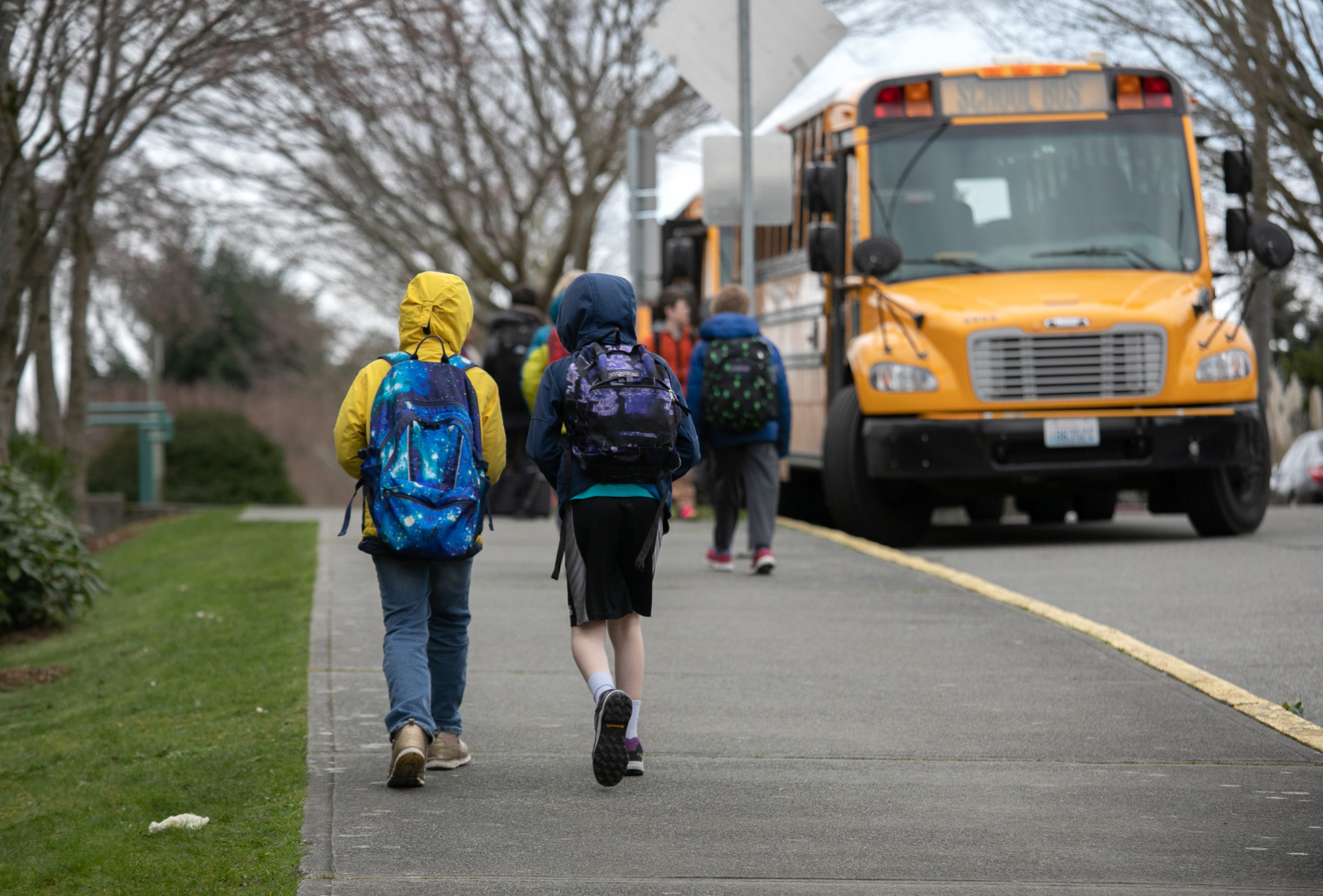 Students leave the Thurgood Marshal Elementary school after the Seattle Public School system was abruptly closed due to coronavirus fears on March 11, 2020 in Seattle, Washington. Schools will be closed for a minimum of two weeks. The system is the largest public school district in Washington State. (Photo by John Moore/Getty Images)