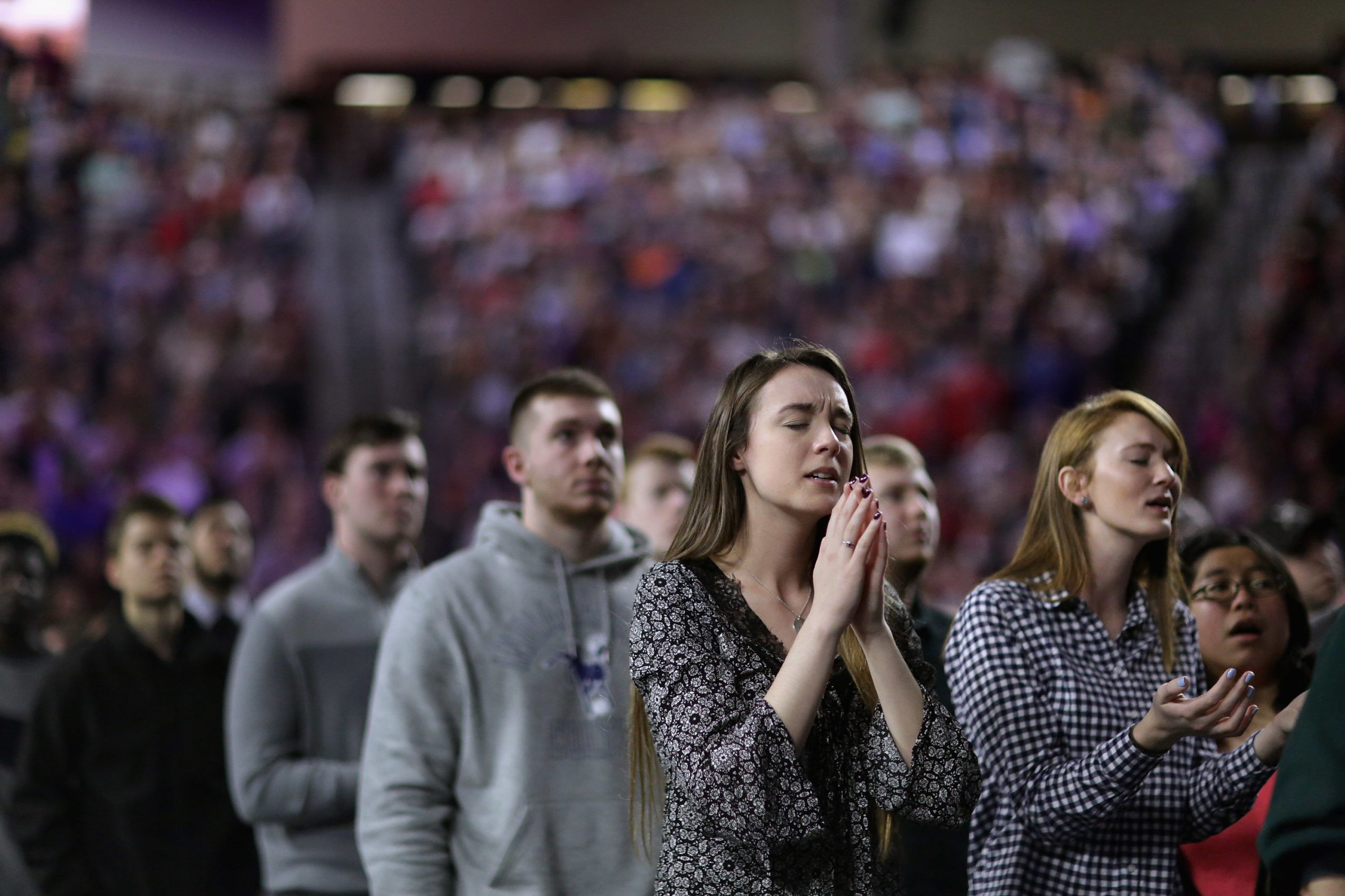 Thousands of students, supporters and invited guests sing songs of Christian praise before Republican presidential candidate Donald Trump delivers the convocation in the Vines Center on the campus of Liberty University January 18, 2016 in Lynchburg, Virginia.