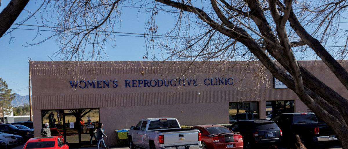 Anti-abortion protestors stand outside Women's Reproductive Clinic of New Mexico, in Santa Teresa, U.S., January 13, 2023. The abortion clinic, just over the border with Texas where abortion is illegal since Roe v. Wade was overturned, provides medical abortions for women who are flying and driving hundreds of miles across Texas. REUTERS/Evelyn Hockstein/File Photo
