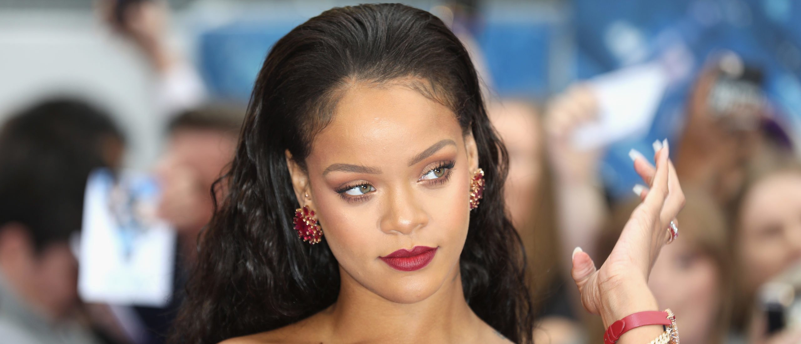 Rihanna Soars In Super Bowl Halftime Show; Reveals New Baby Bump – Review –  Deadline