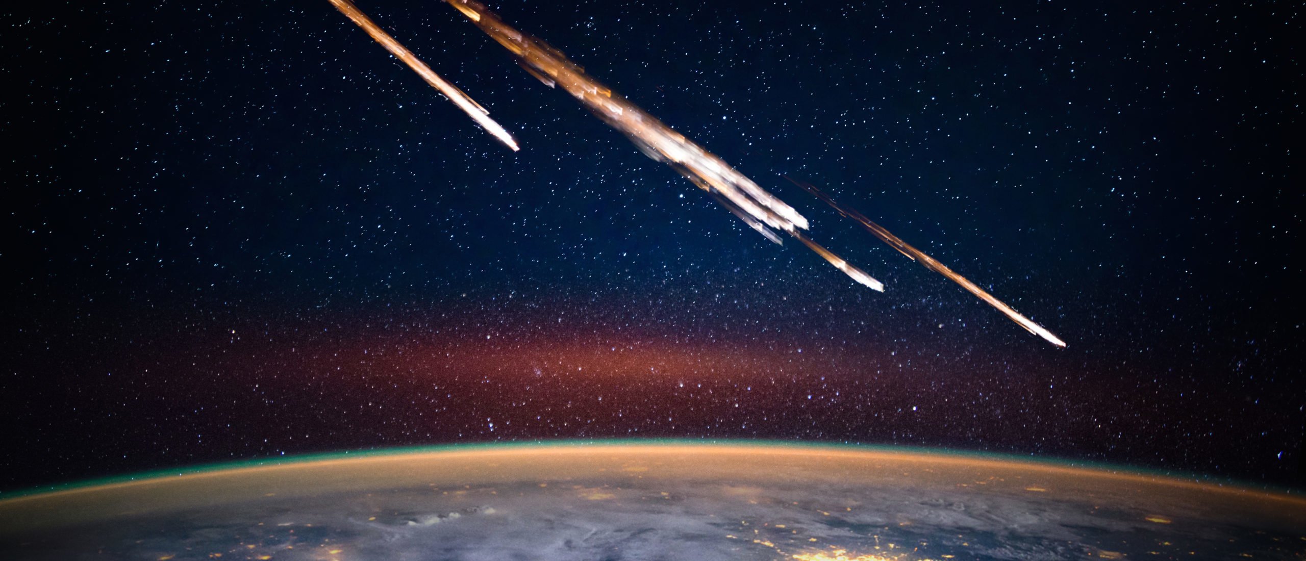 Какая комета приближается к земле. Метеор метеорит метеоритный дождь. Кометы, Болиды и Метеоры. Мезосфера метеориты. Болид (Метеор).