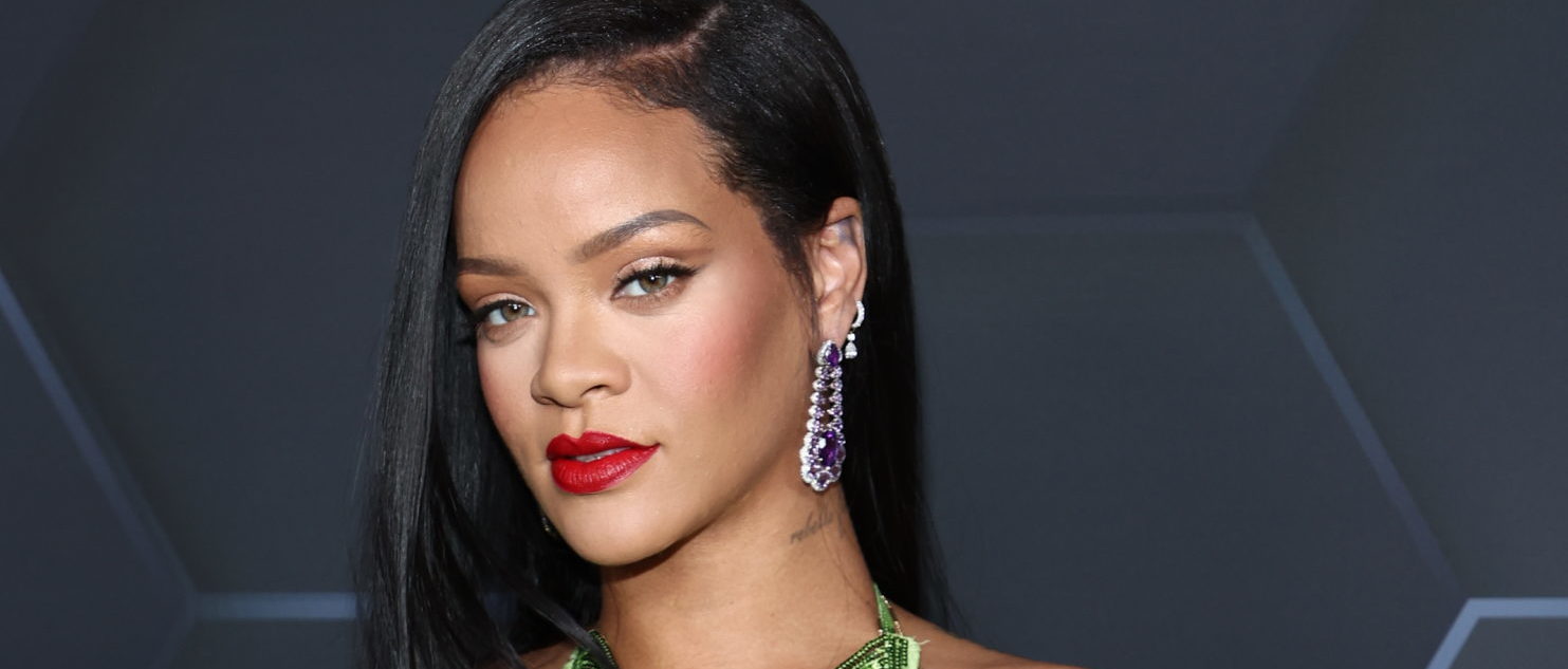 INFORME: Sospechoso interrogado después de que la policía allanara la casa de Rihanna